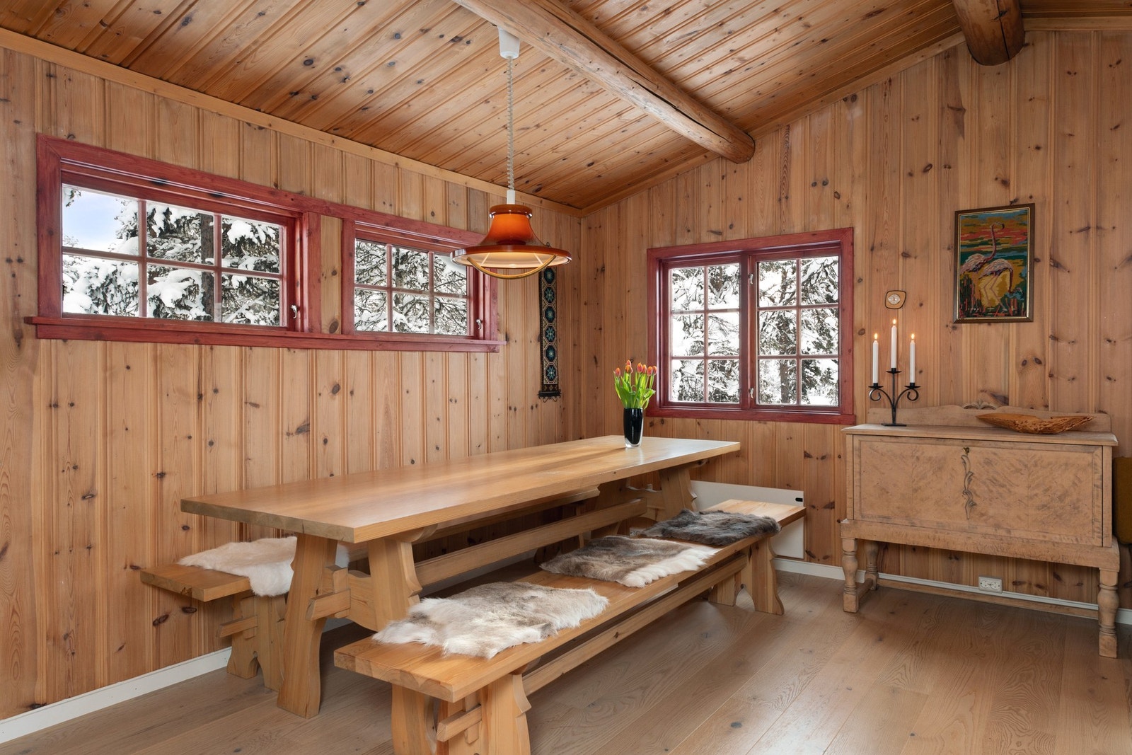 Rommet gir god plass til en spisegruppe. Galleribilde