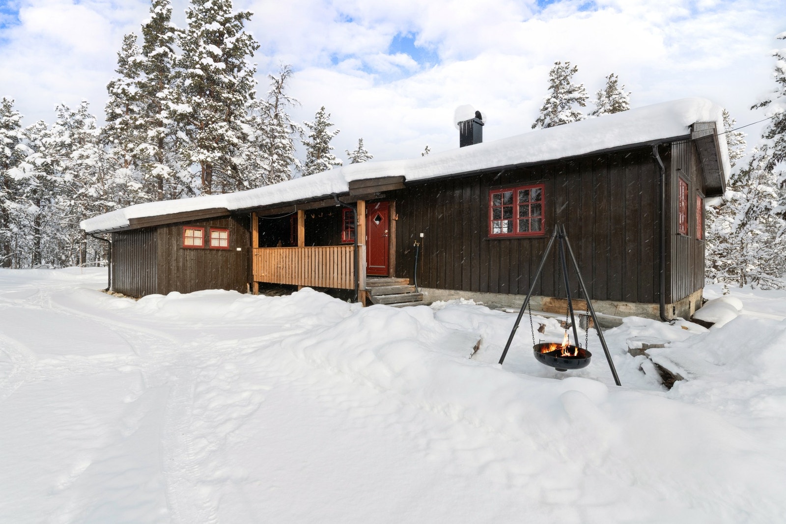 Trivelig familiehytta med effektiv planløsning og flere sengeplasser. Galleribilde