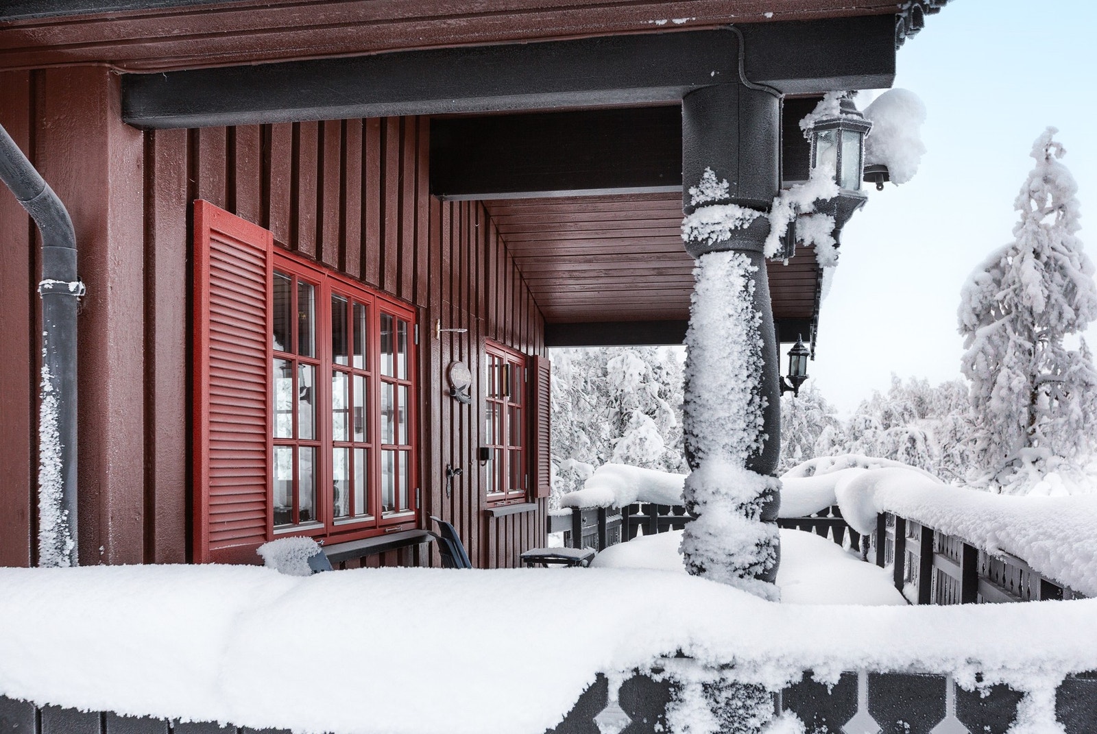 Terrasse med utsikt mot fjellheimen Galleribilde