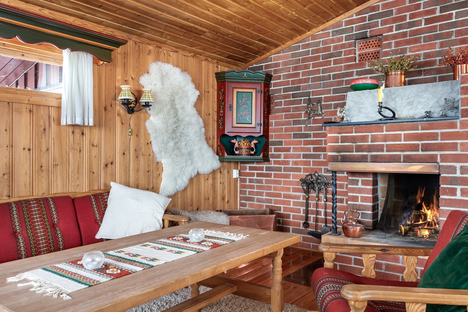 Koselig stue hvor man kan samles etter en lang dag ute Galleribilde