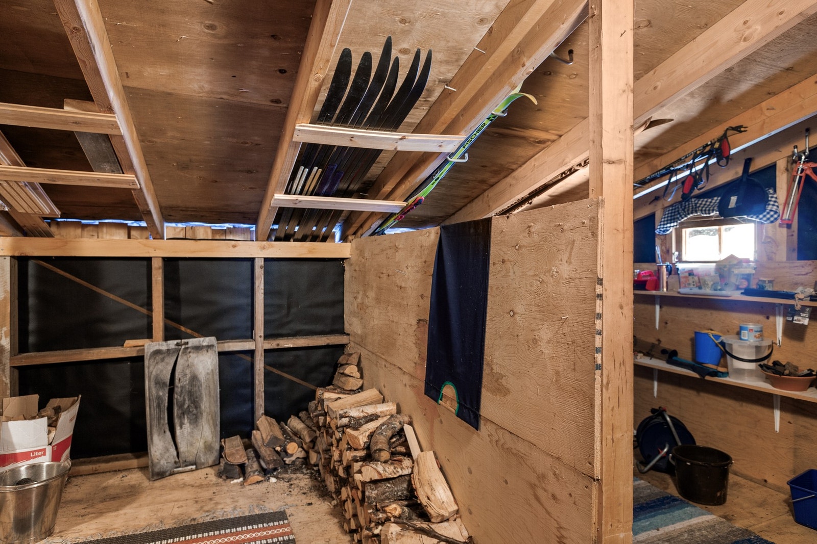 Bod med godt med oppbevaringsplass Galleribilde