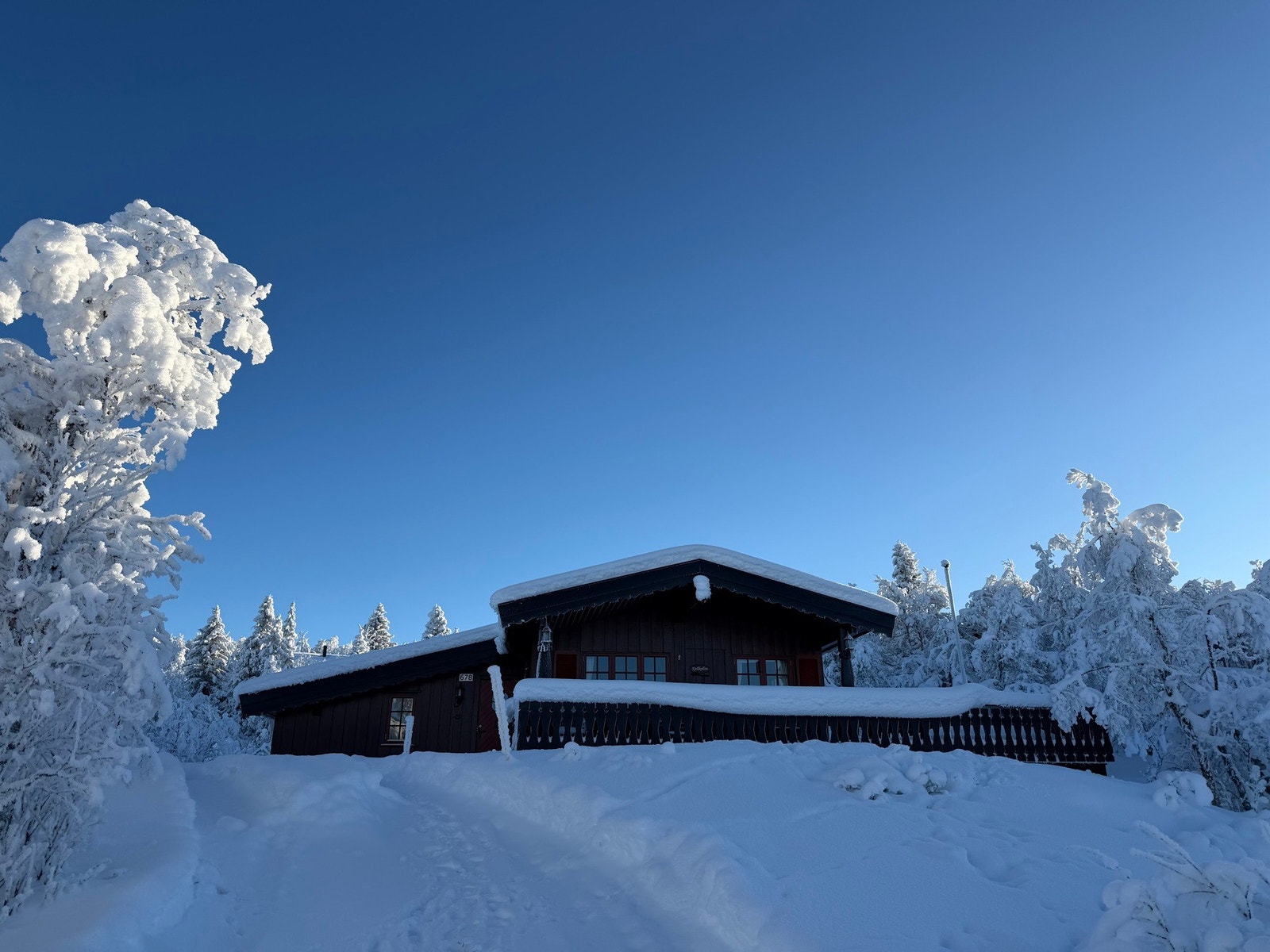 Vi har gleden av å presentere Nordre Fjellstølvegen 678, en eiendom presentert av EIE Fjellmegleren! Galleribilde