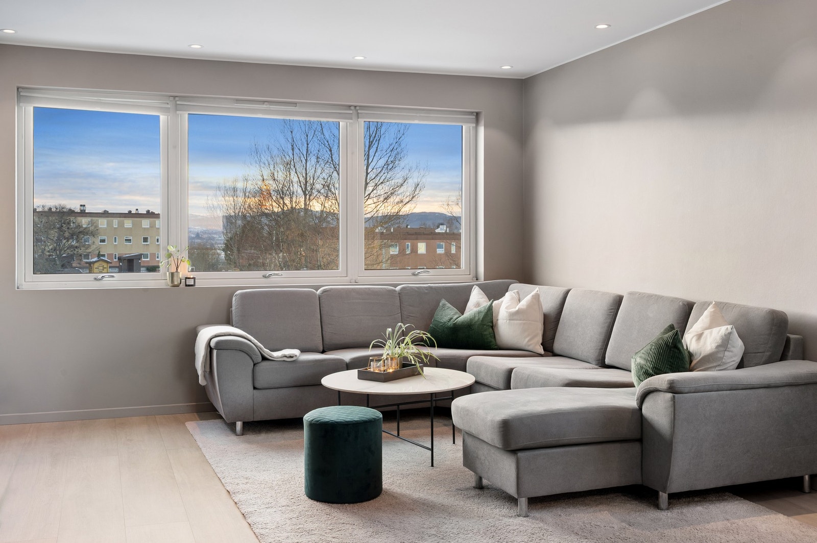 En særdeles lekker og oppgradert 3-roms toppleilighet med områdets kanskje beste beliggenhet! Galleribilde