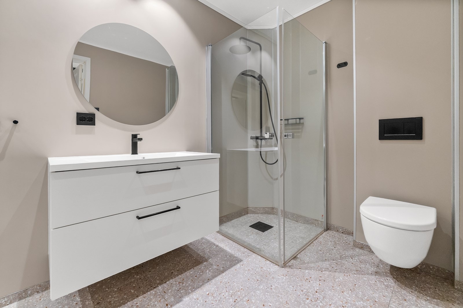 Baderom med dusjhjørne Galleribilde