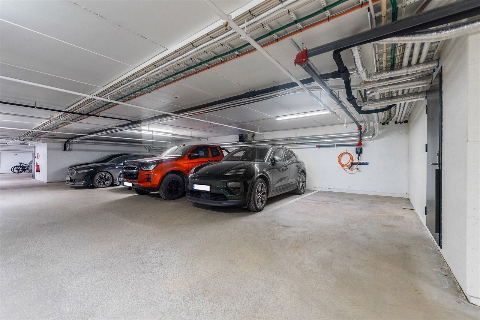 Garasjeanlegg. 1 stk parkering for bil følger med Galleribilde