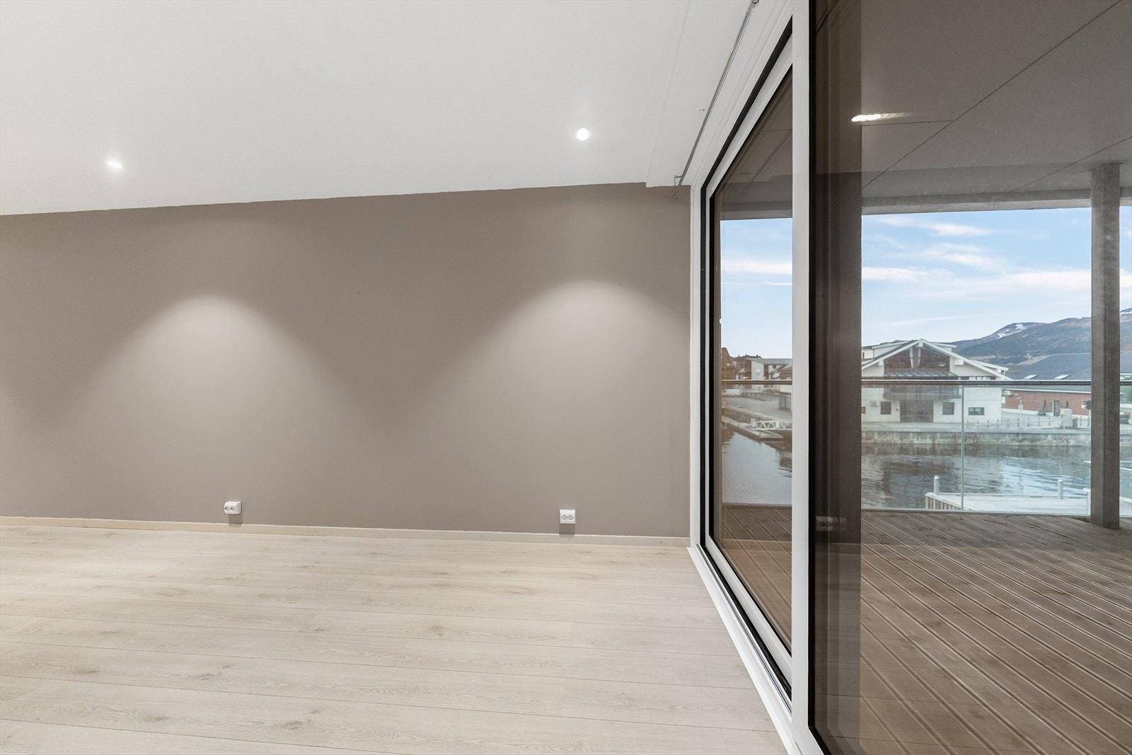 Skyvedør ut til terrassen Galleribilde