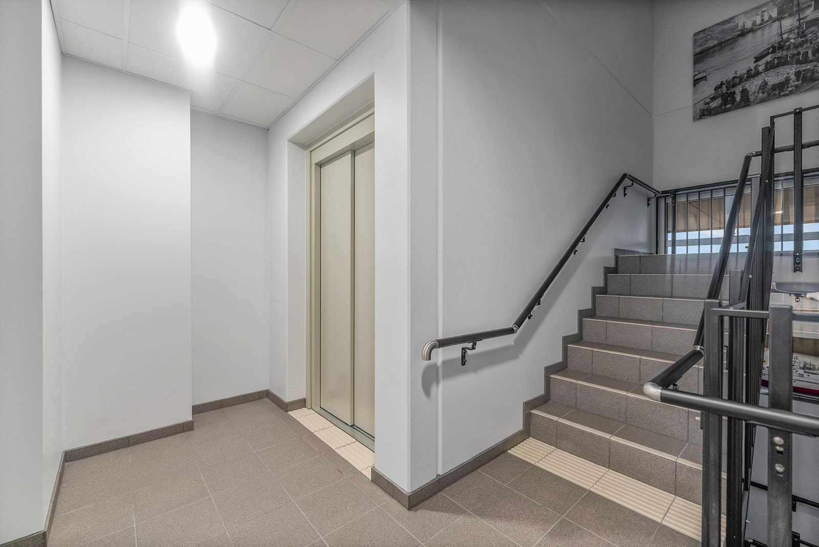 Trappegang og heis Galleribilde