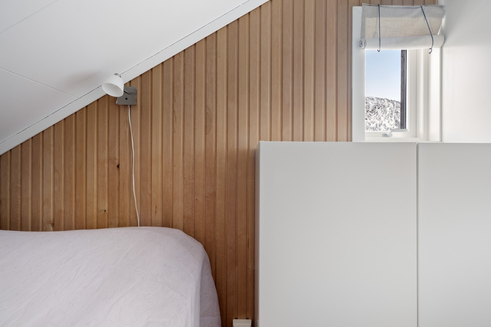 Innebygget sovealkove med vindu. Galleribilde