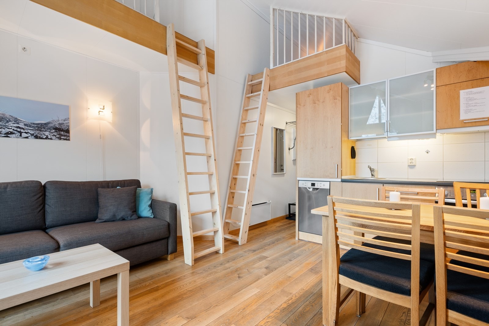 Den store takhøyden gir flott romfølelse. Galleribilde