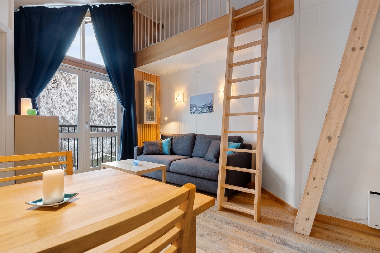 Leiligheten har innebygget sovealkove med vindu samt smart hems som gir 3 ekstra soveplass Galleribilde