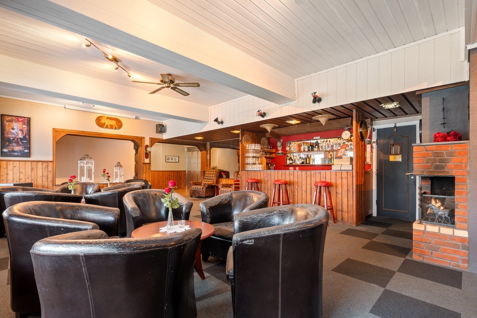 Det er bar og spisesal. Galleribilde