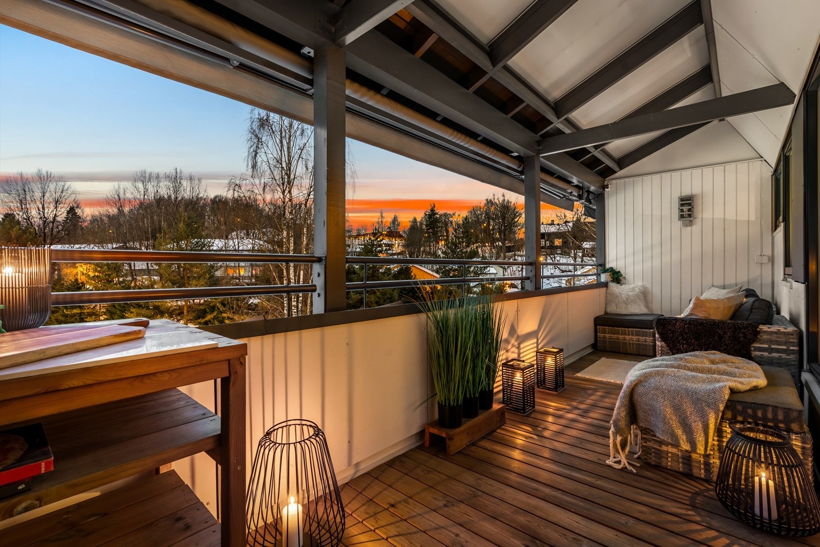 Fra stuen har du direkte adkomst til en solrik, sydvestvendt balkong på ca. 11,6 kvm. Galleribilde