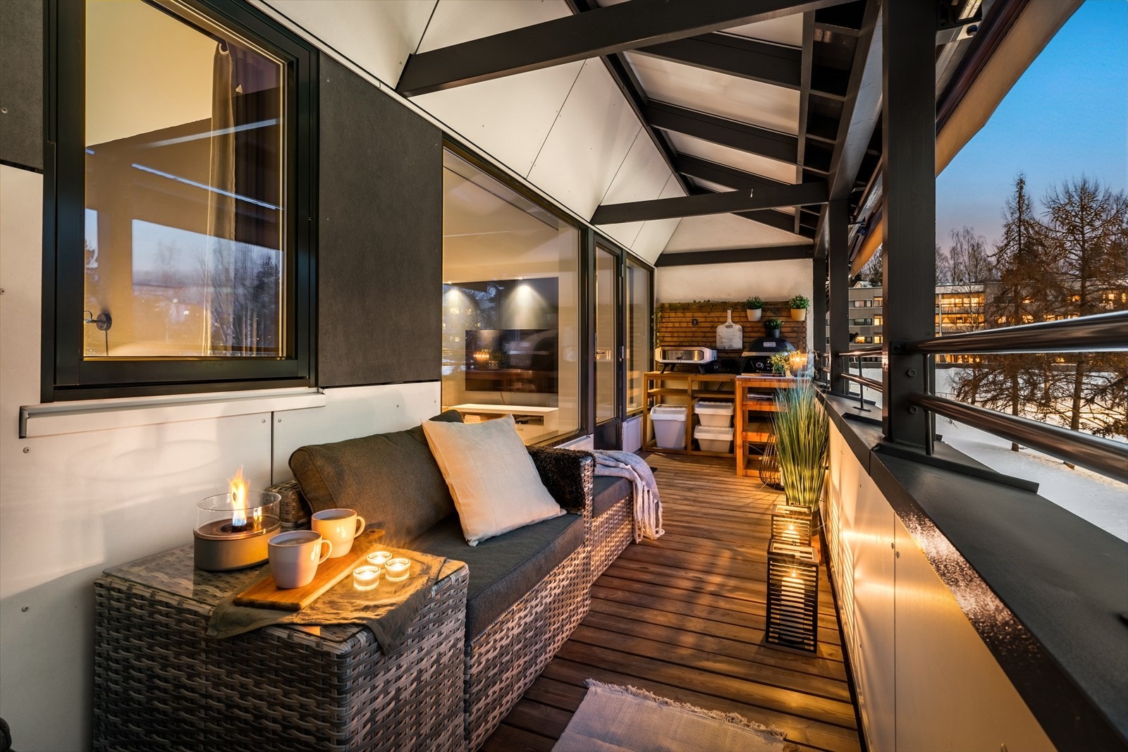 Balkongen er en naturlig forlengelse av leiligheten på sommerhalvåret. Galleribilde