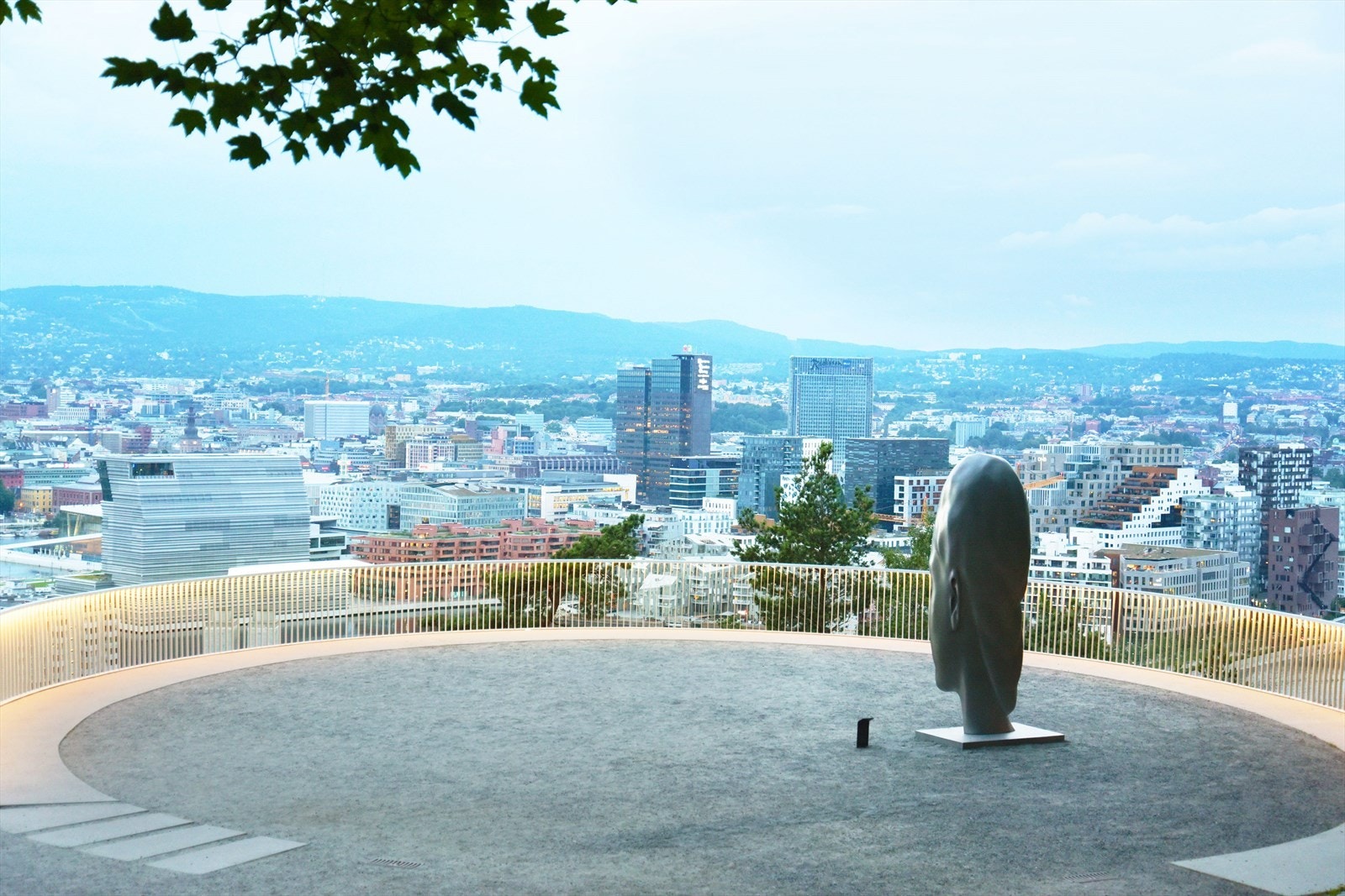 Ekebergparken er en kort spasertur unna. Her kan du nyte utsikten over hele Oslo! Galleribilde