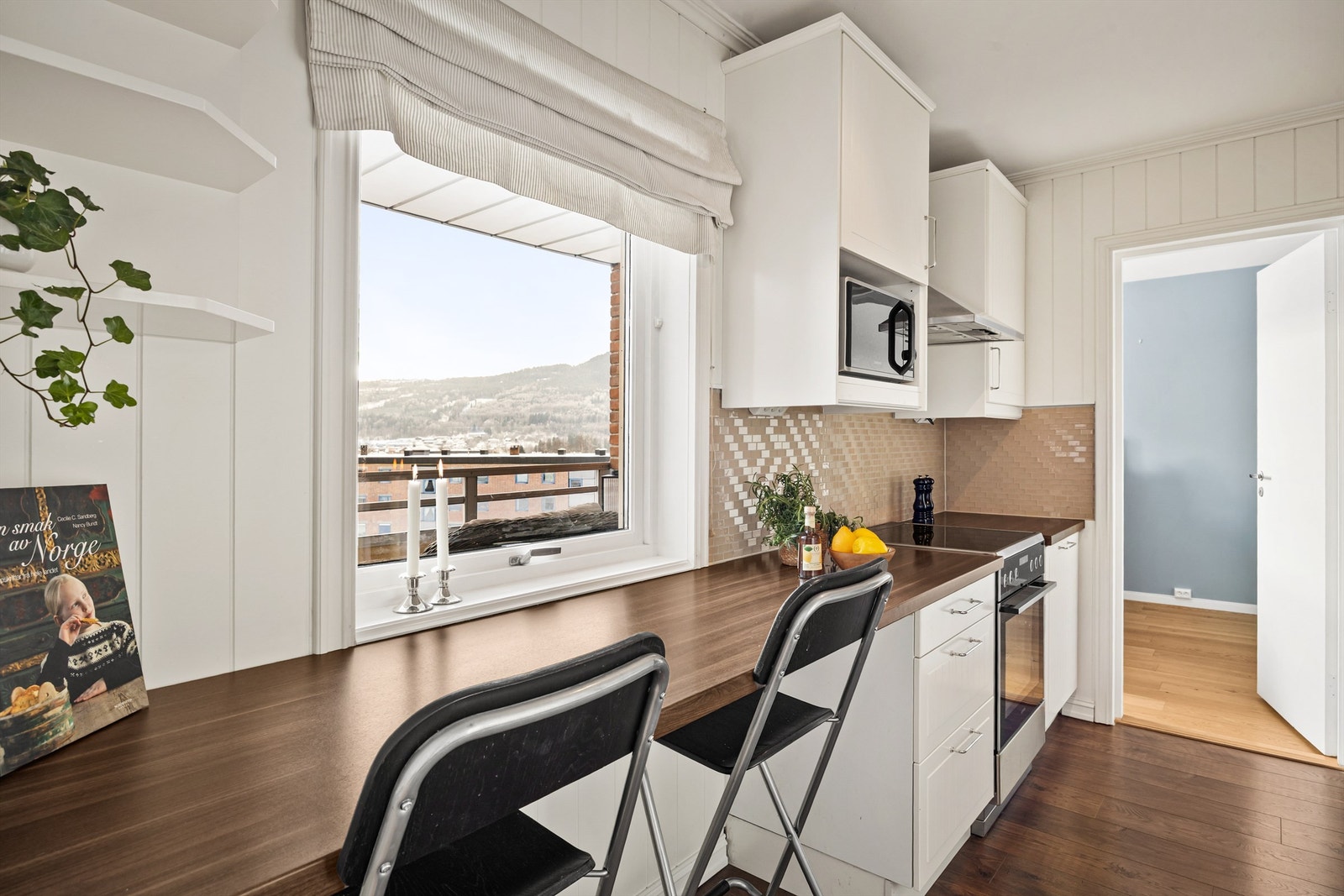 Profilerte fronter. Benkeplate av laminat Galleribilde