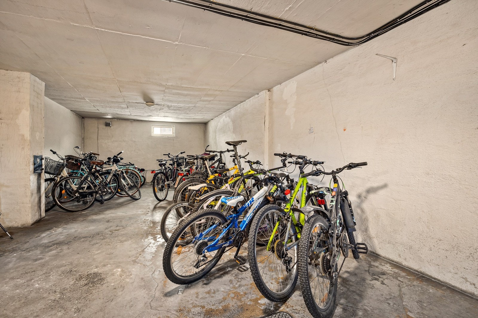 Felles sykkelparkering i borettslaget Galleribilde