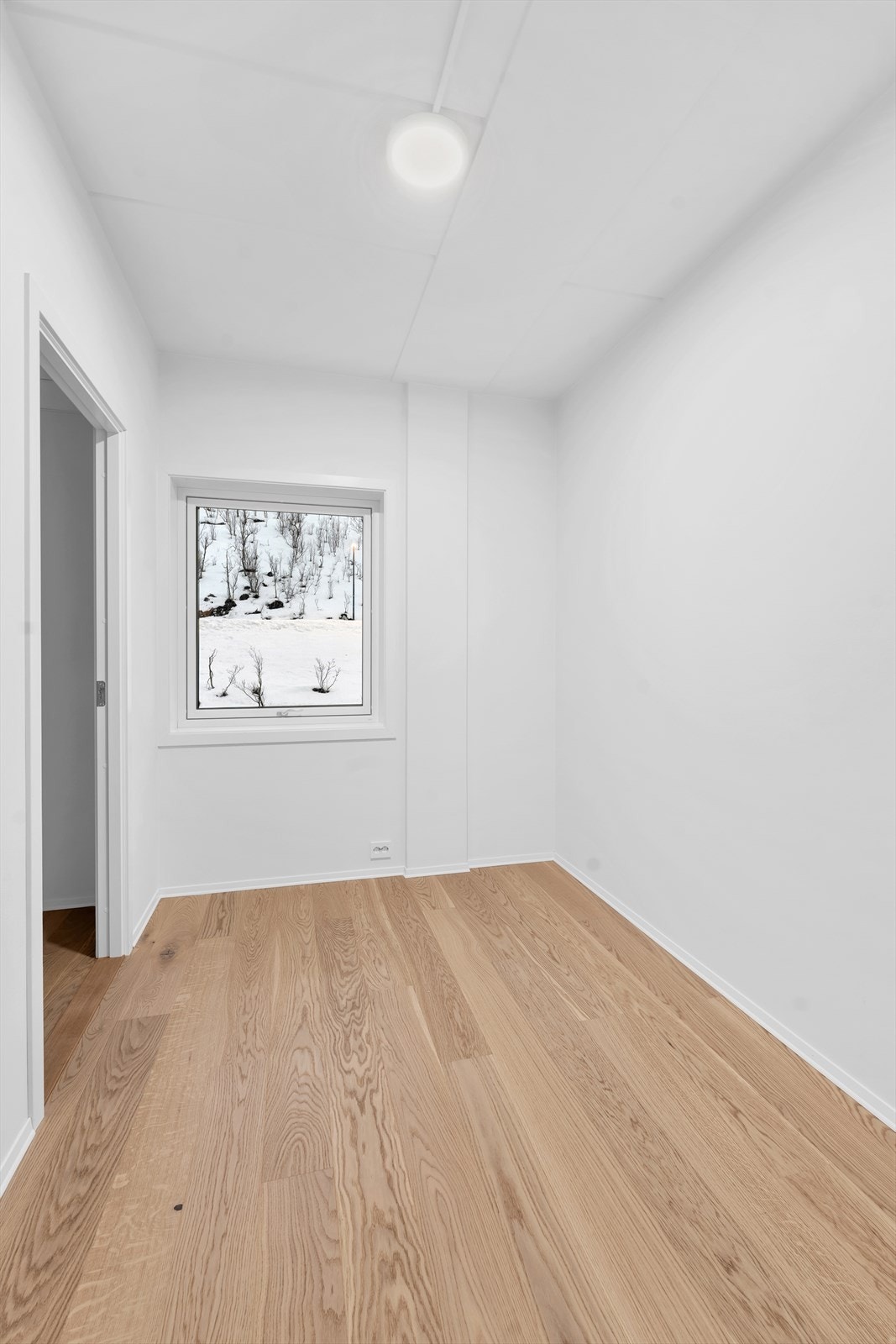 Soverom 2 - også av god størrelse, med inngang til bod. Galleribilde