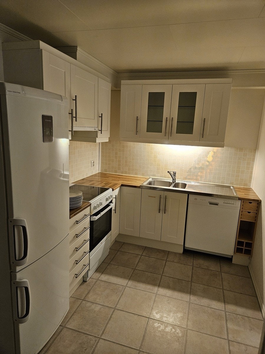 Kjøkken med hvitevarer Galleribilde