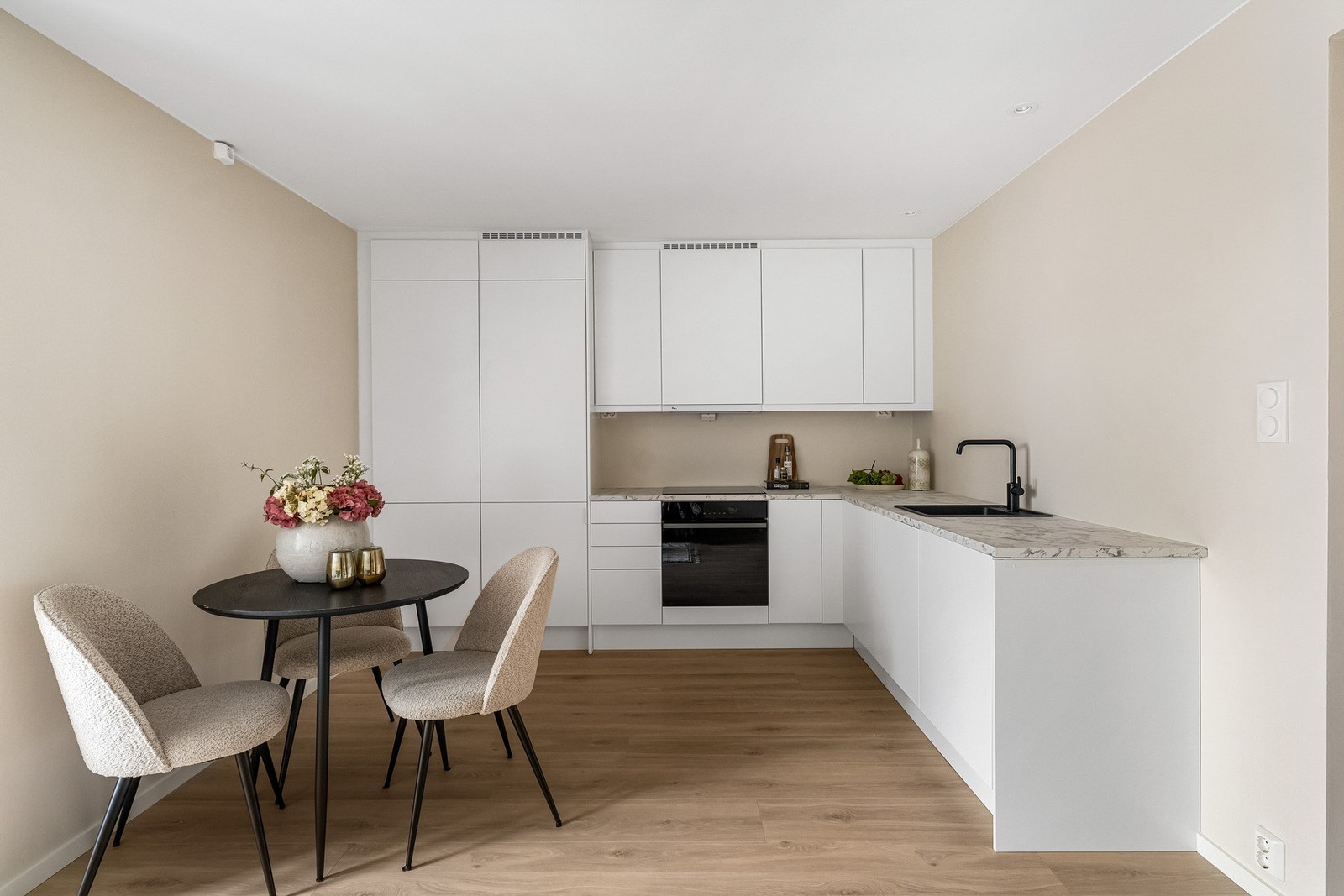 Moderne og stilrent Epoq-kjøkken, nytt i 2025. Galleribilde