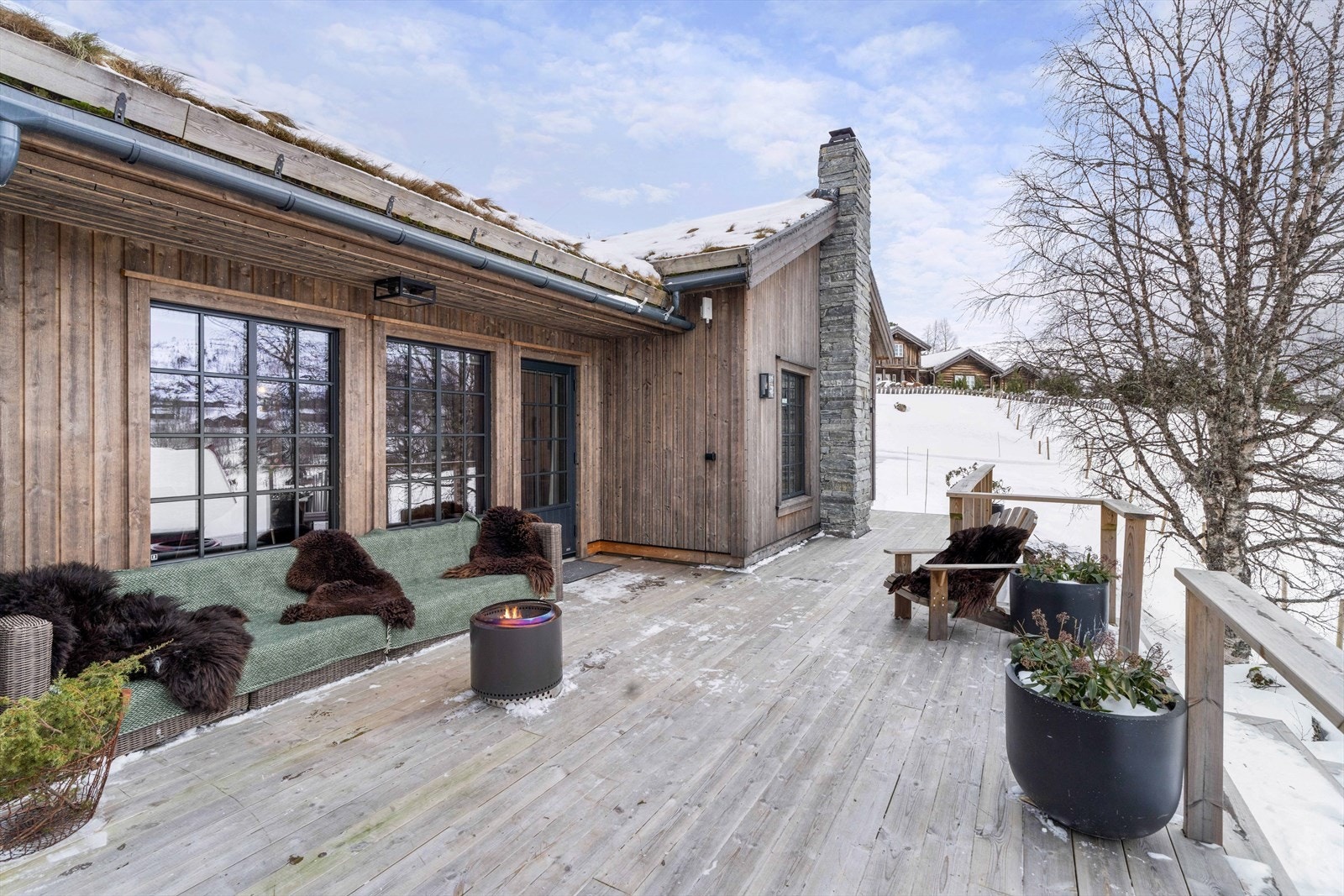 Stor uteplass hvor en kan samles etter en god ski dag. Galleribilde