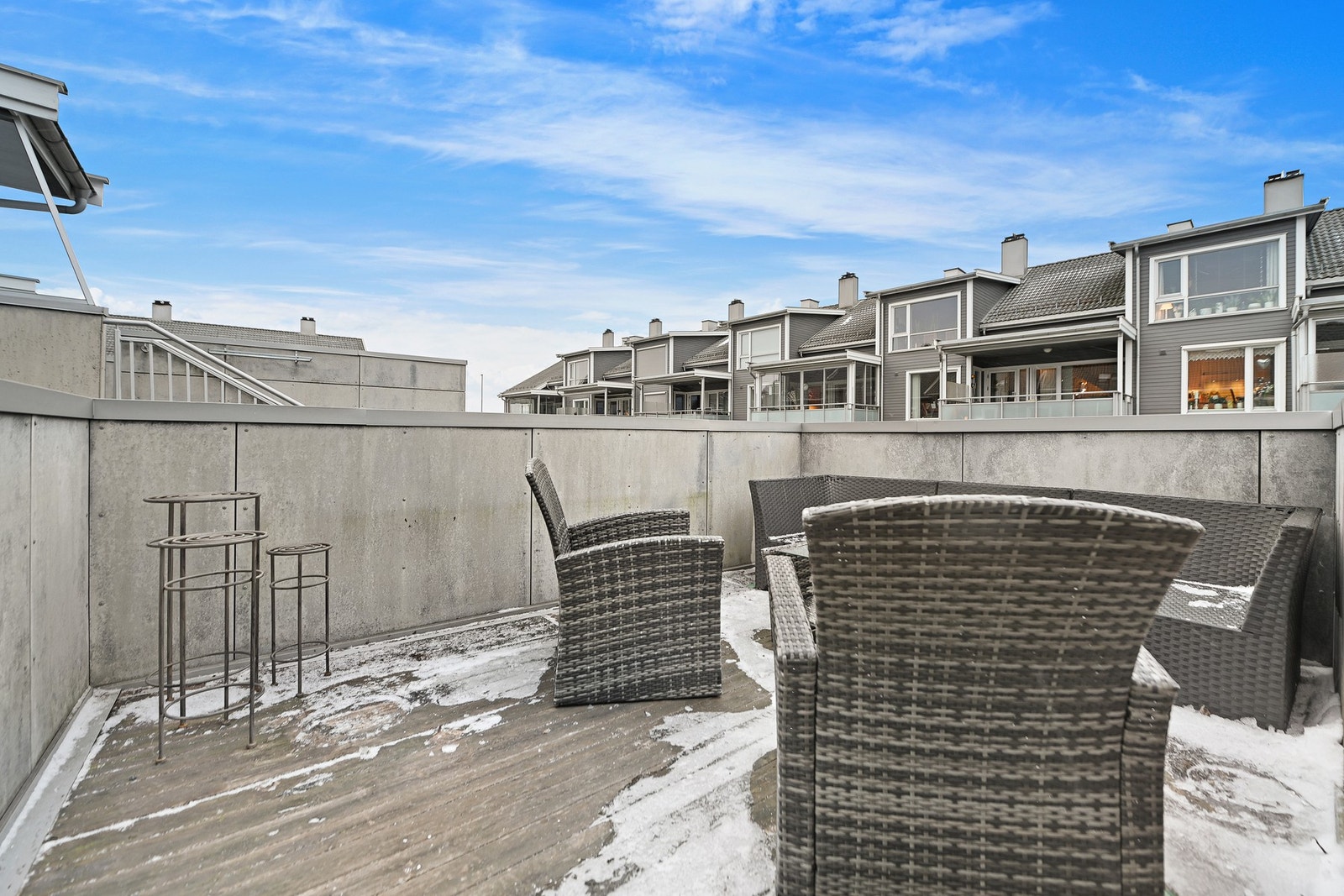 Dette er terrassen foran boligen, her får man morgensolen. Galleribilde