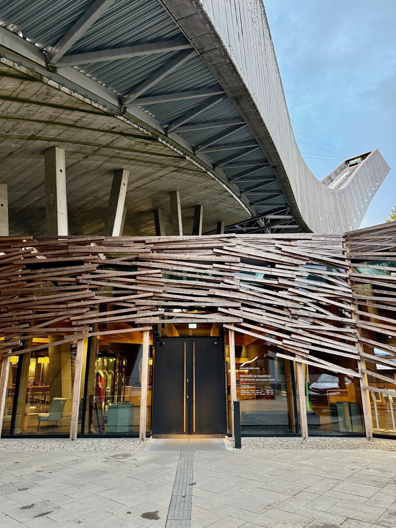 I nasjonalanlegget kan du bl.a besøke Skimusseet, hopptårnet og teste hopp- og skisimulator Galleribilde