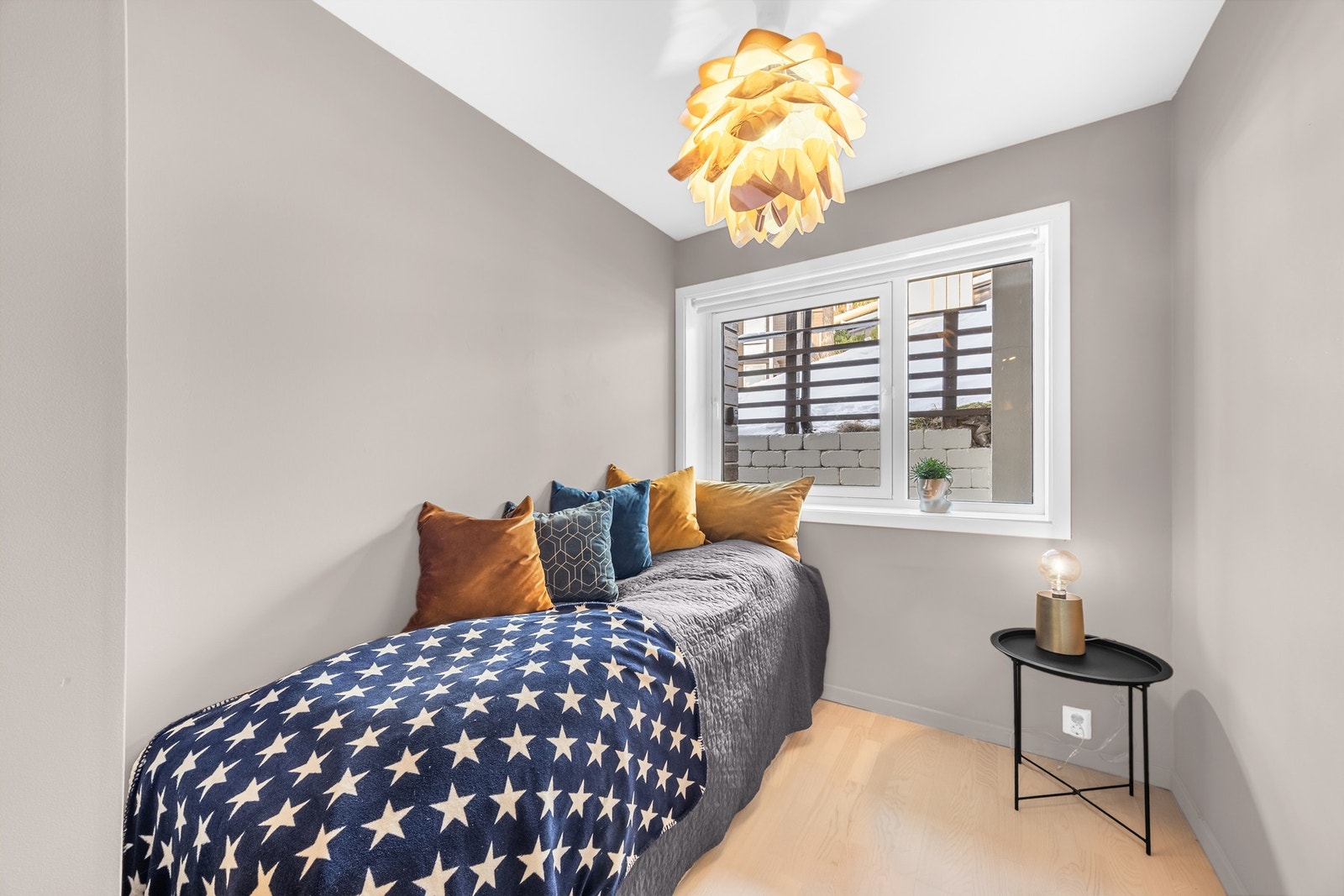 Sovesonen innerst på soverommet Galleribilde