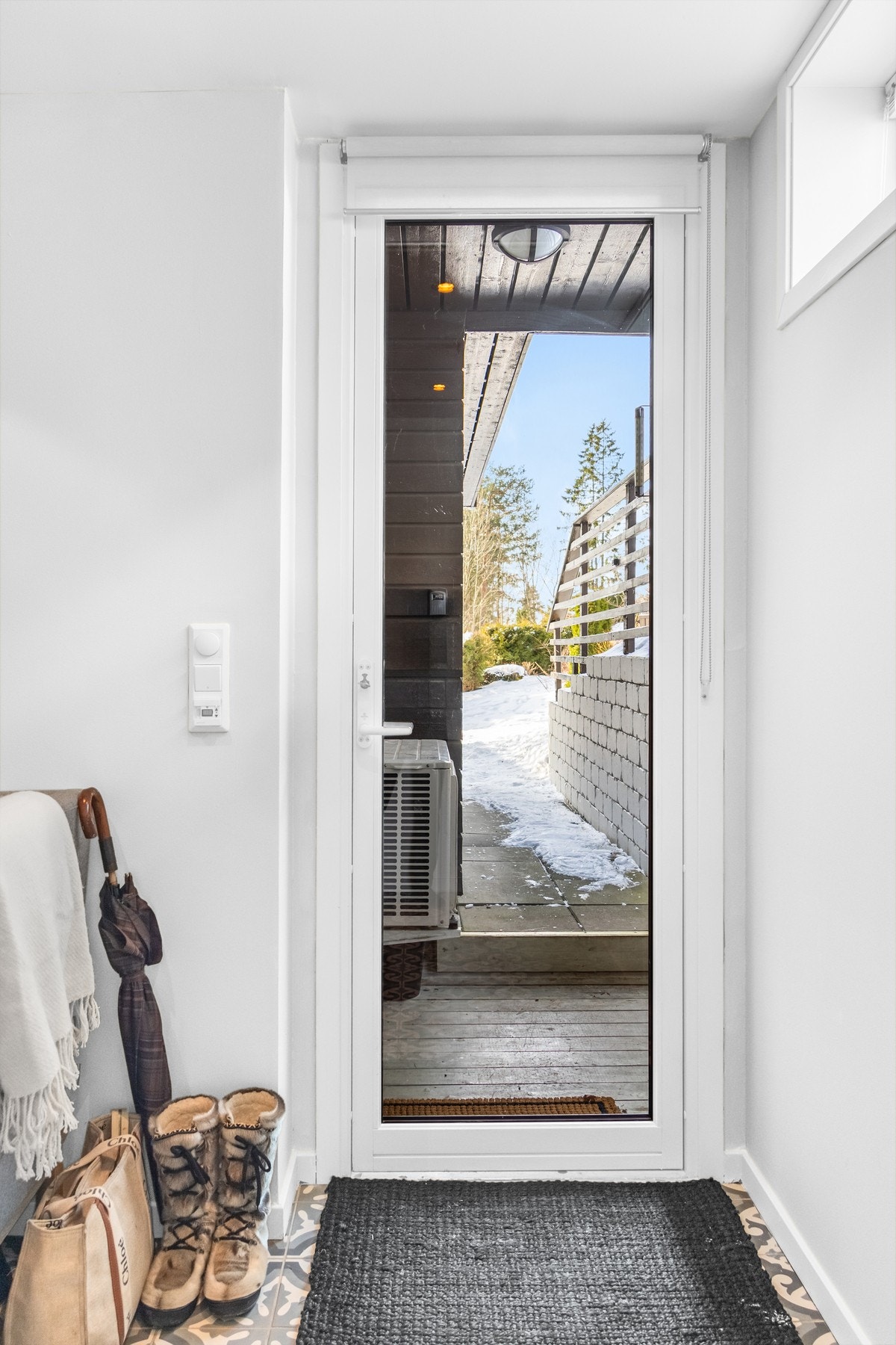 Praktisk adkomst til uteområdet rett ut fra kjøkkenet Galleribilde