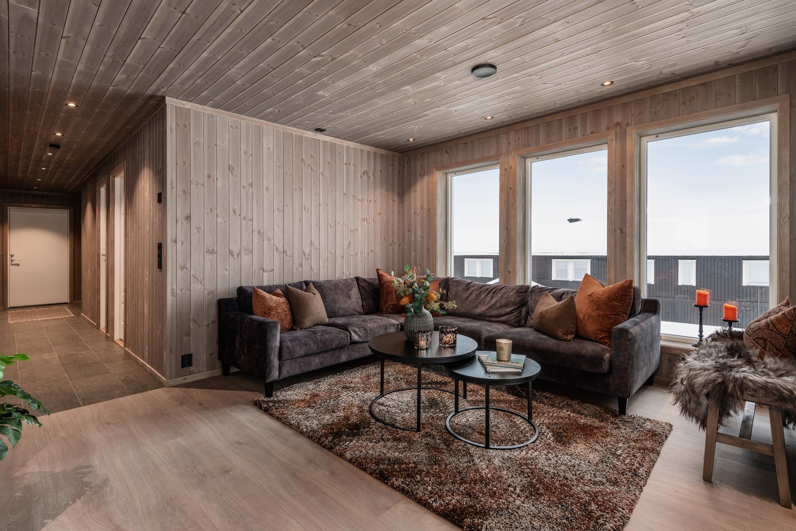 Leiligheten har en høy standard på materialer og håndverk. Det er gulvvarme i alle rom foruten soverom. Galleribilde