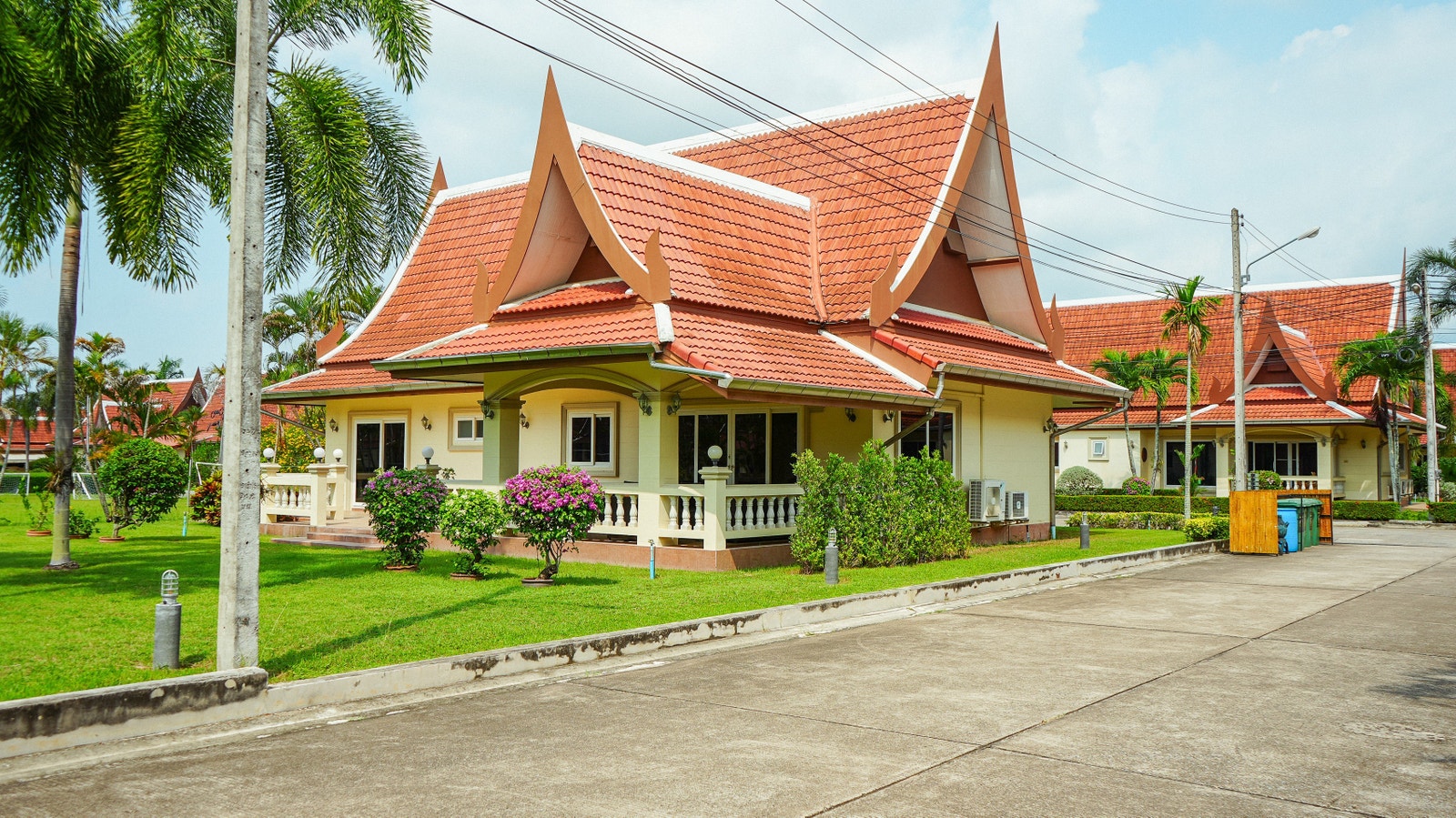 Ligger solrikt, åpent og usjenert til på resorten Galleribilde