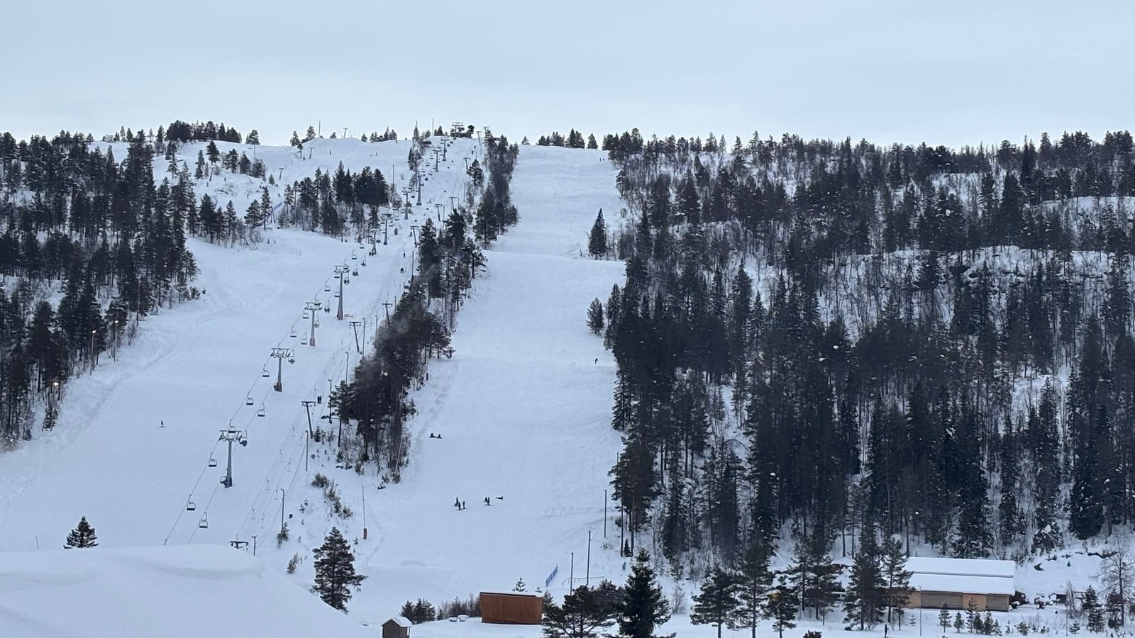 Utsikt mot alpinbakken Galleribilde