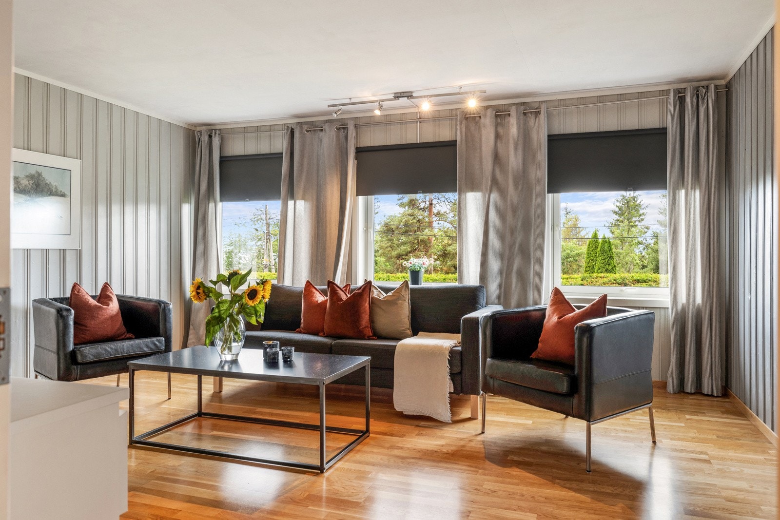 I underetasjen er det en stue II med god plass til sofa og annet møblement Galleribilde