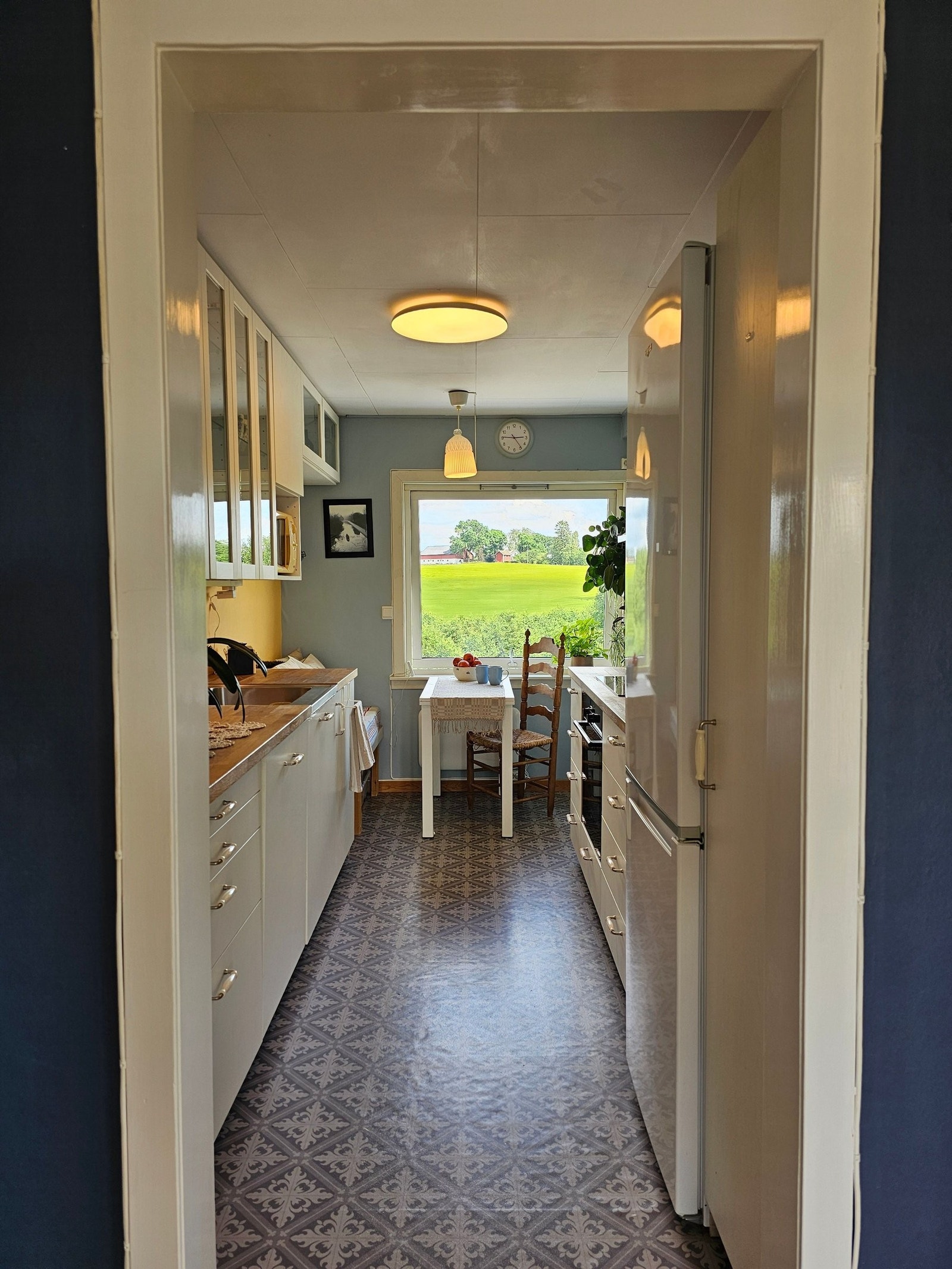 Kjøkkenet ble fullstendig renovert i 2015, inkludert alt elektrisk. Galleribilde