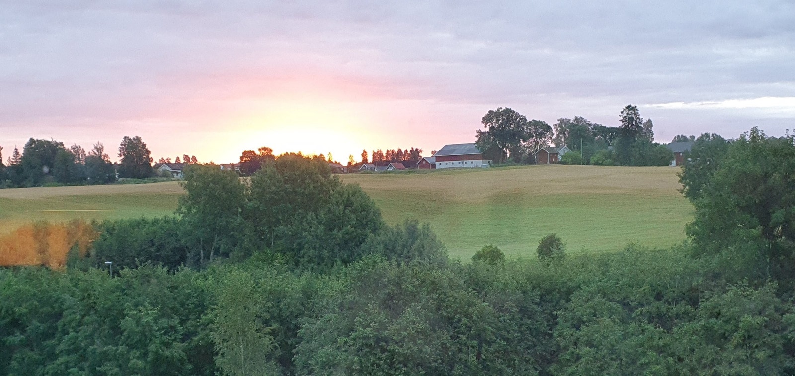 Soloppgangen fra kjøkkenbordet Galleribilde