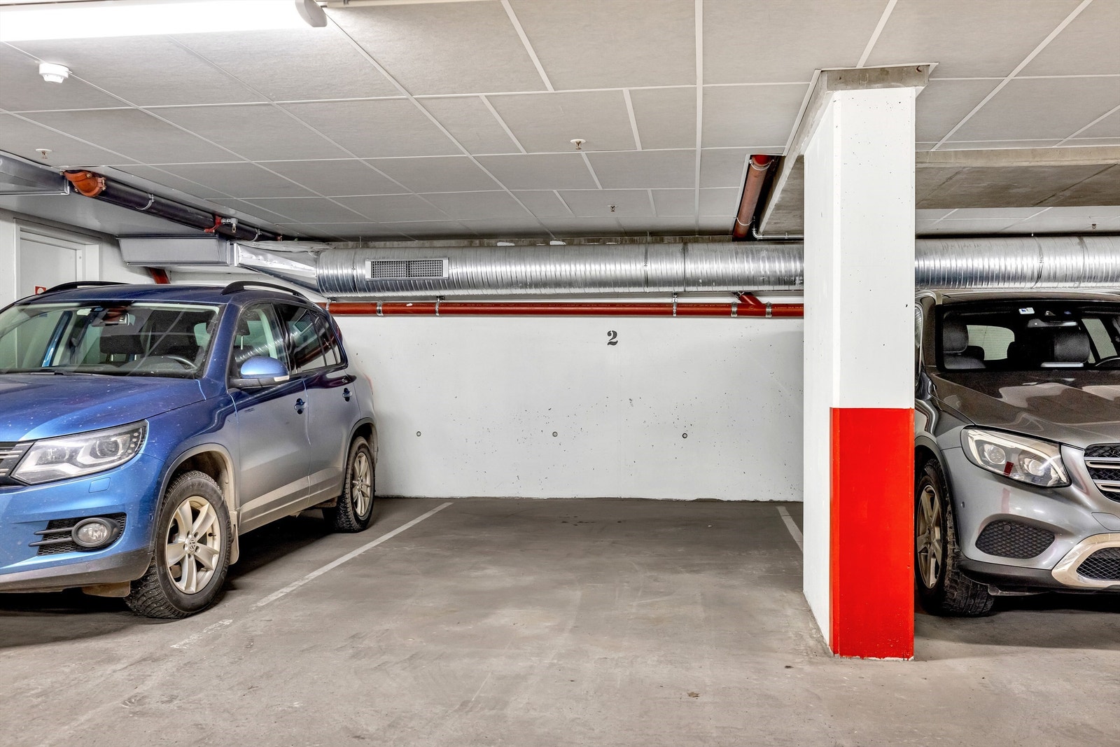 Parkering i felles garasje - bildet viser ikke plassen. Galleribilde