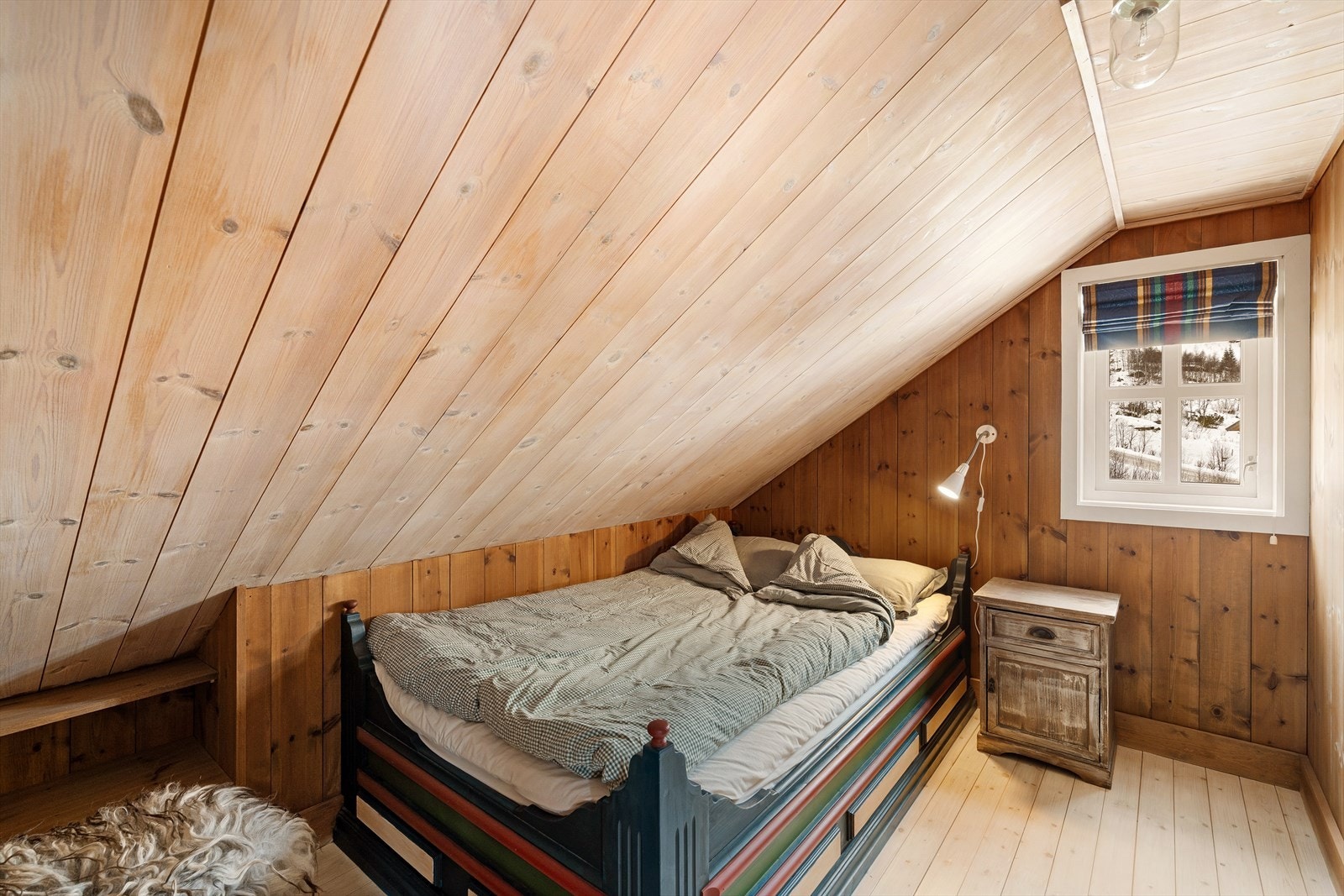 Dobbelseng på begge soverom og plass til kommode, nattbord og oppheng. Galleribilde