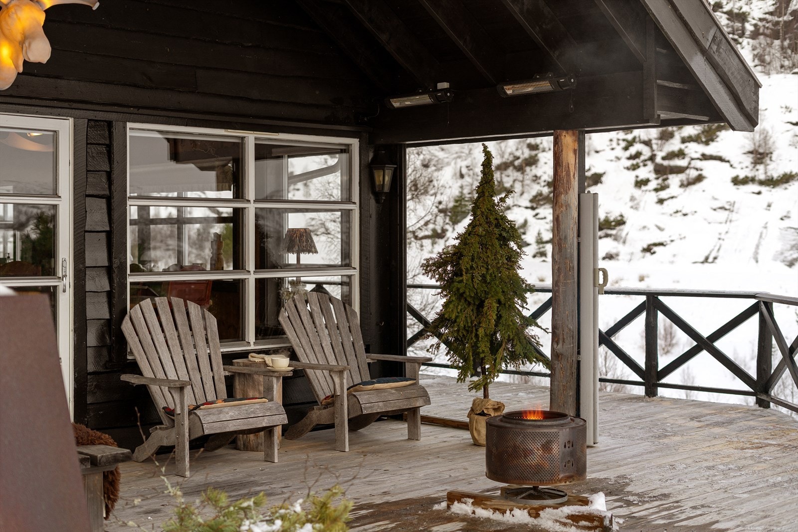 Ekstra skjerming ved behov. Flere terrasser på alle sider gir et uterom for enhver anledning og tid på dagen. Galleribilde