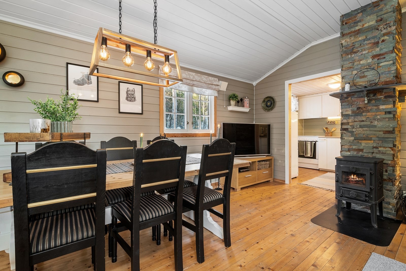 Vi beveger oss videre til kjøkkenet. Galleribilde