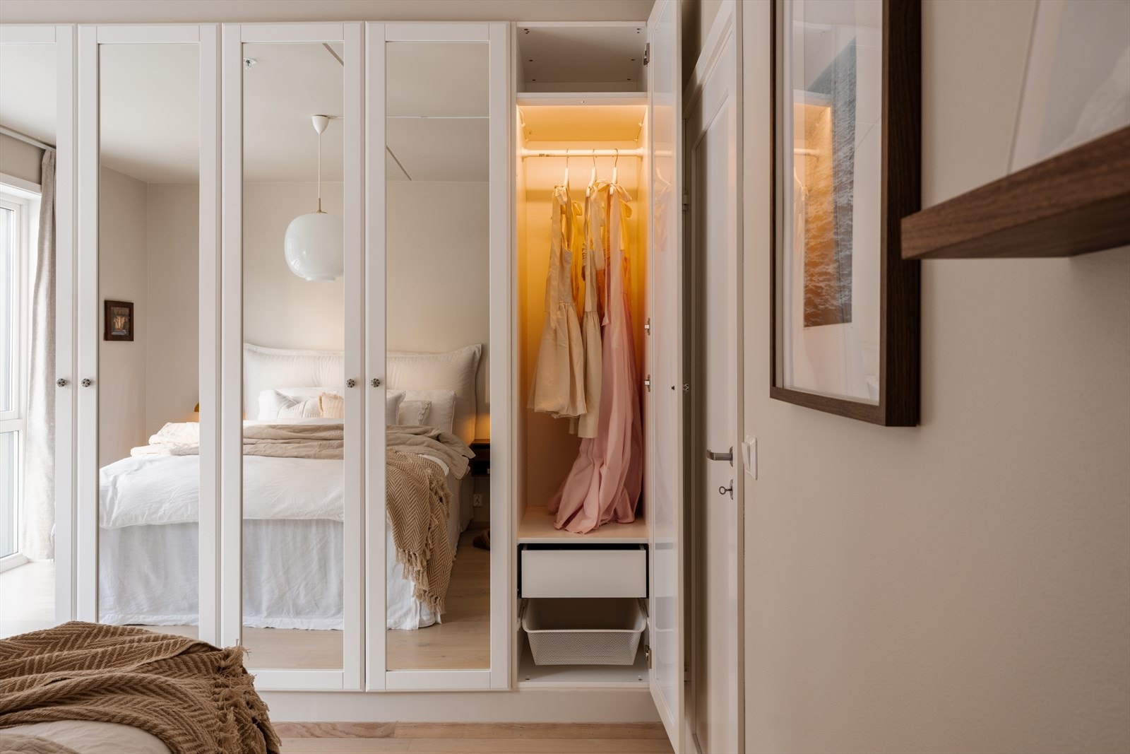 I tillegg til god lagringsplass i leiligheten, disponerer den en kjellerbod. Galleribilde