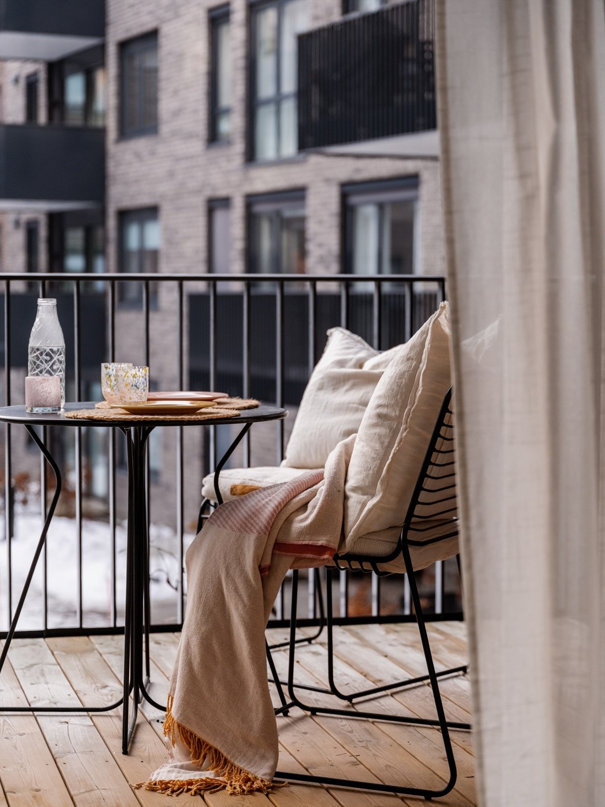 Fra stuen er det utgang til en herlig balkong. Galleribilde