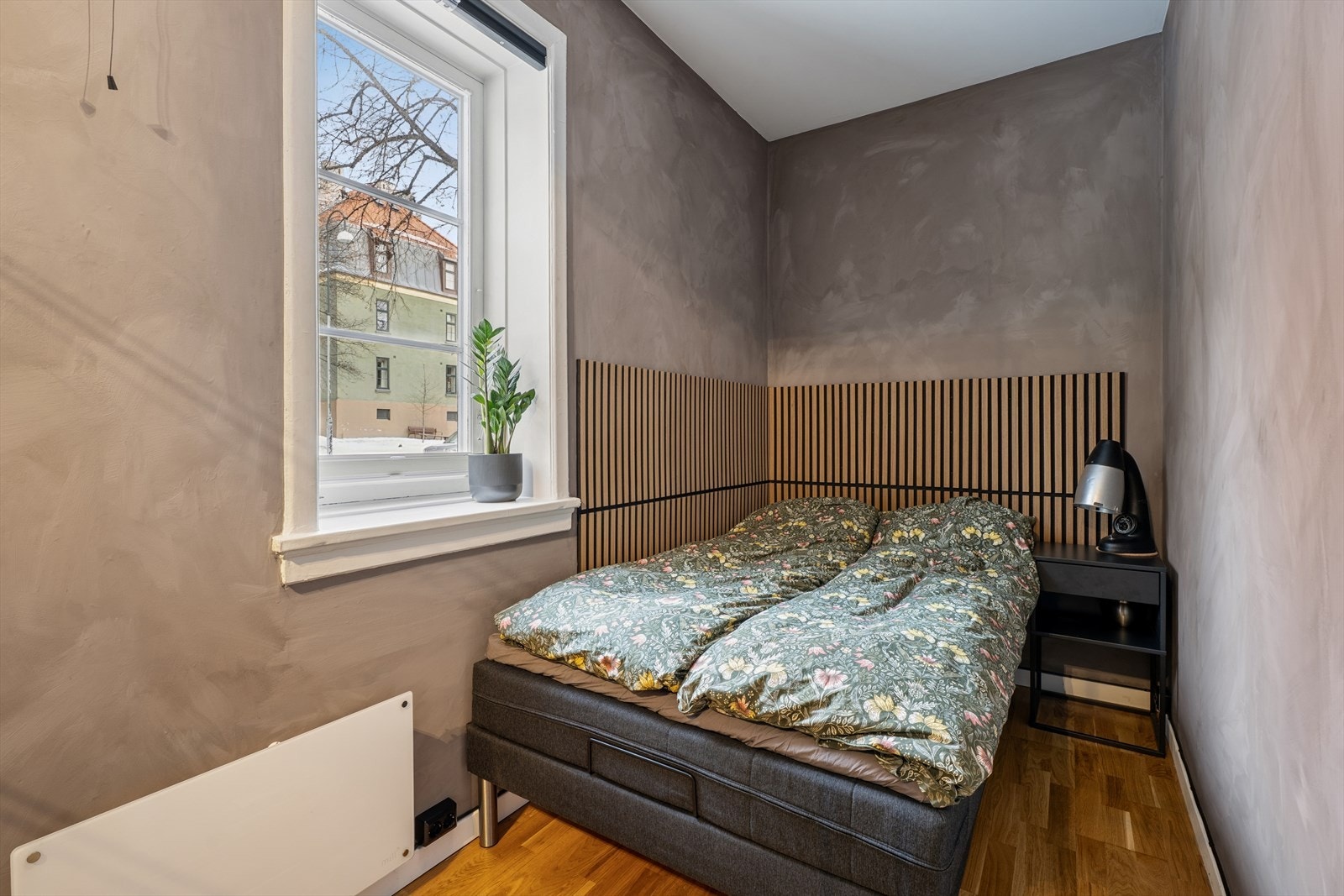 Soverommet er av en fin størrelse, med plass til dobbeltseng samt garderobeløsning. Galleribilde