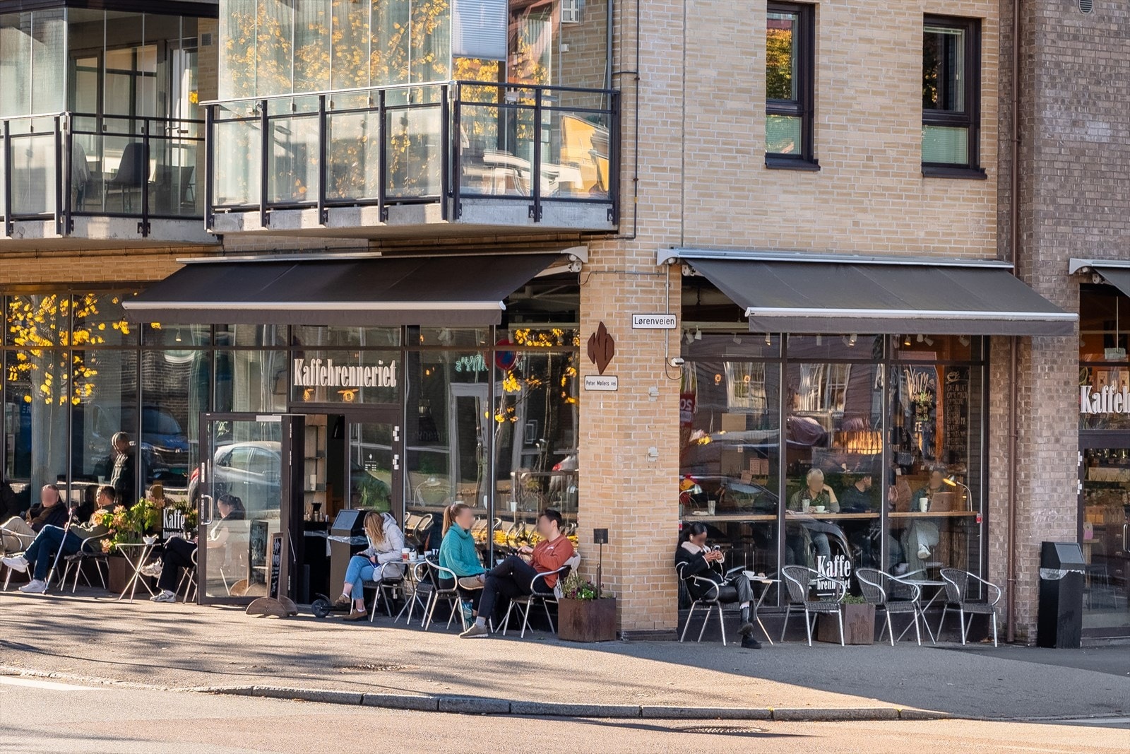 Nærområdet byr på hyggelige kafeer, og med Løren T-banestasjon like ved er reiseveien kort. Galleribilde