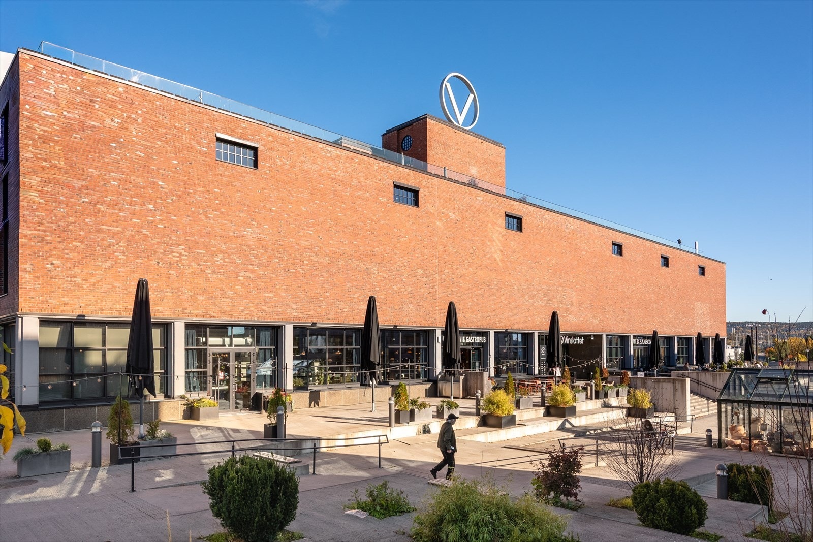 Kun en kort spasertur unna ligger Vinslottet med sitt utvalg av butikker og serveringssteder. Galleribilde