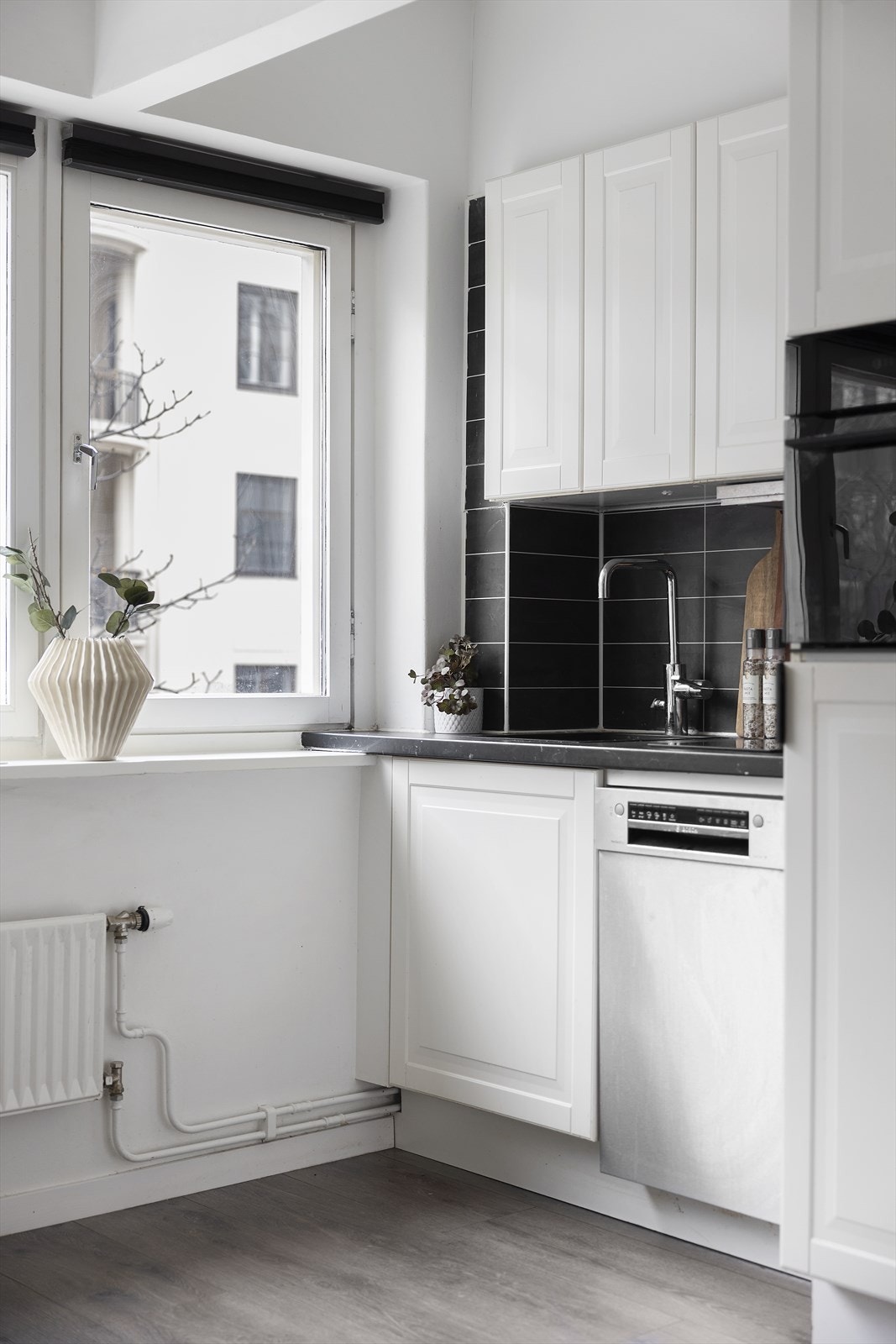 Kjøkkenet har opplegg for oppvaskmaskin Galleribilde