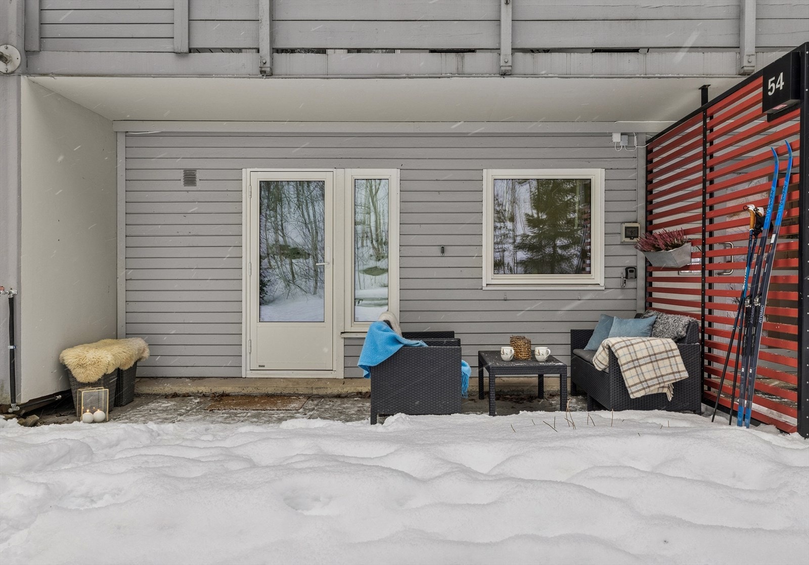 Det er praktisk trappefri adkomst til leiligheten. Galleribilde