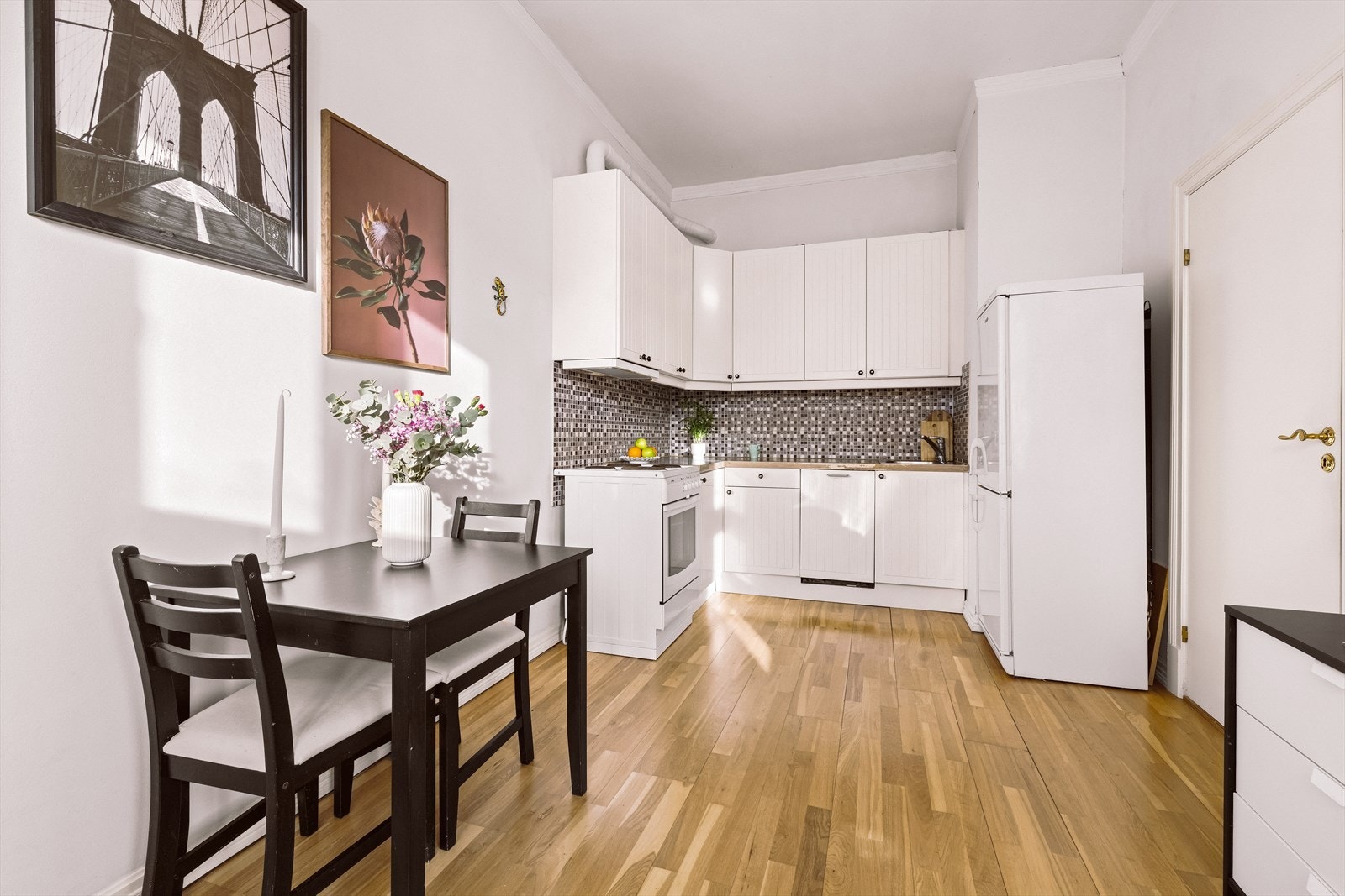 Leiligheten har masse potensial. Her kan du gjøre enkle grep og skape drømmeleilighet sentralt i Gamlebyen. Galleribilde