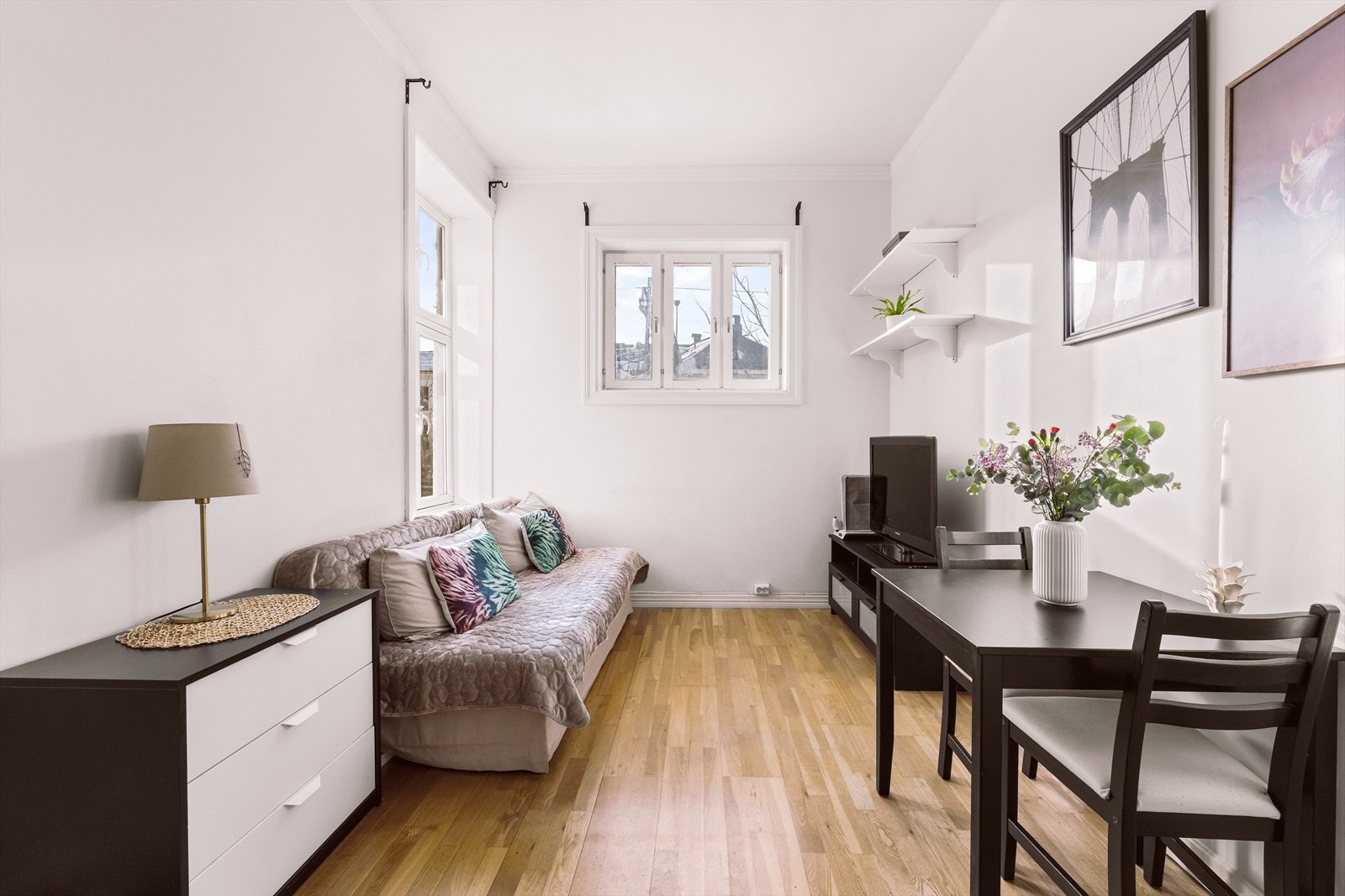 Kvadratsmart 2-roms leilighet i klassisk bygård i Gamlebyen. Galleribilde