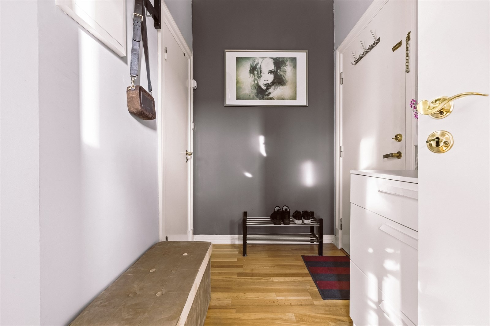 Leiligheten disponerer en loftsbod på ca. 6m², med et gulvareal på ca. 10m². Galleribilde