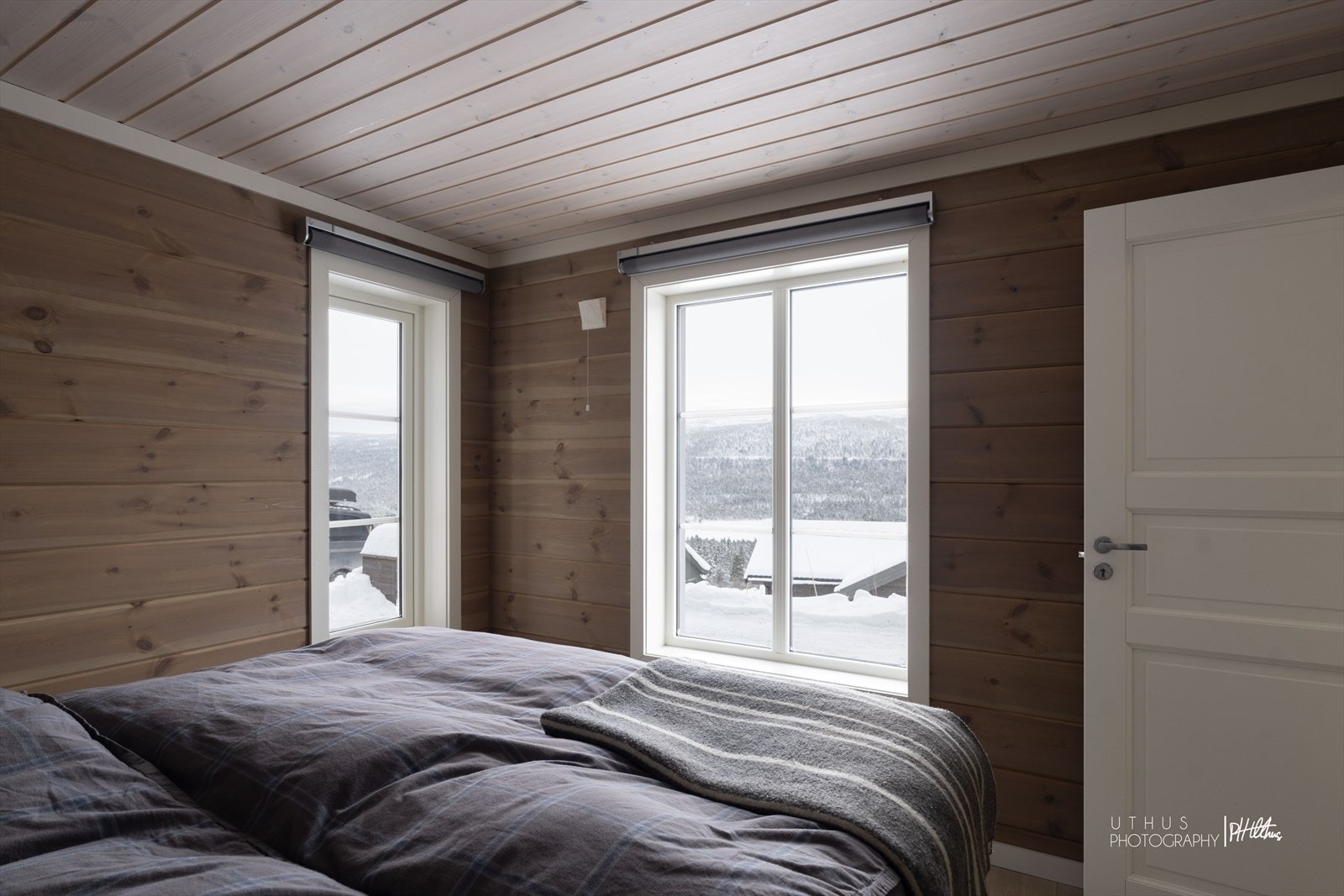 - Her våkner man opp til et herlig utsyn mot fjellene og det vakre nærområdet - Galleribilde