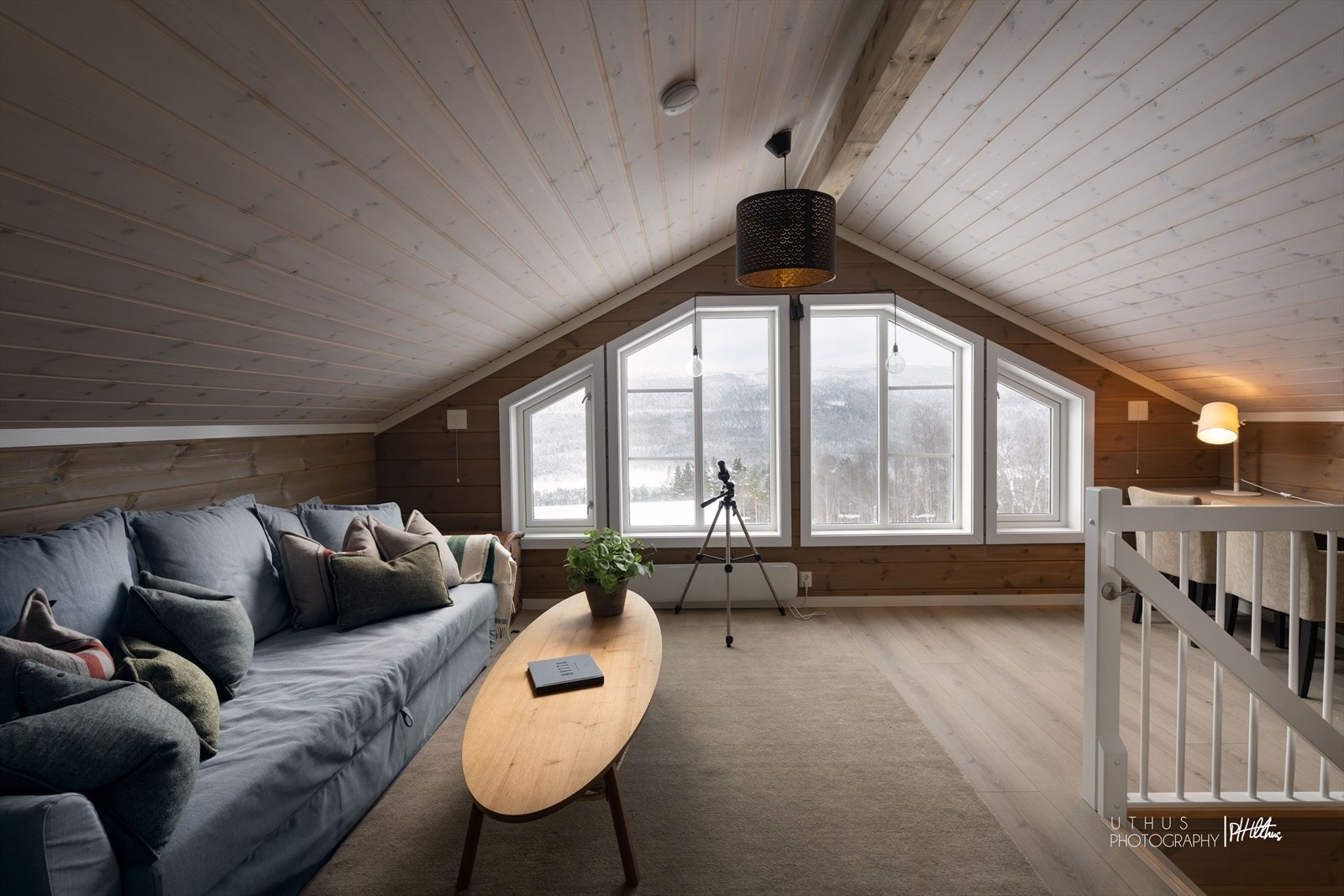 - Herlig tv-stue med nydelig utsikt mot fjellene - Galleribilde